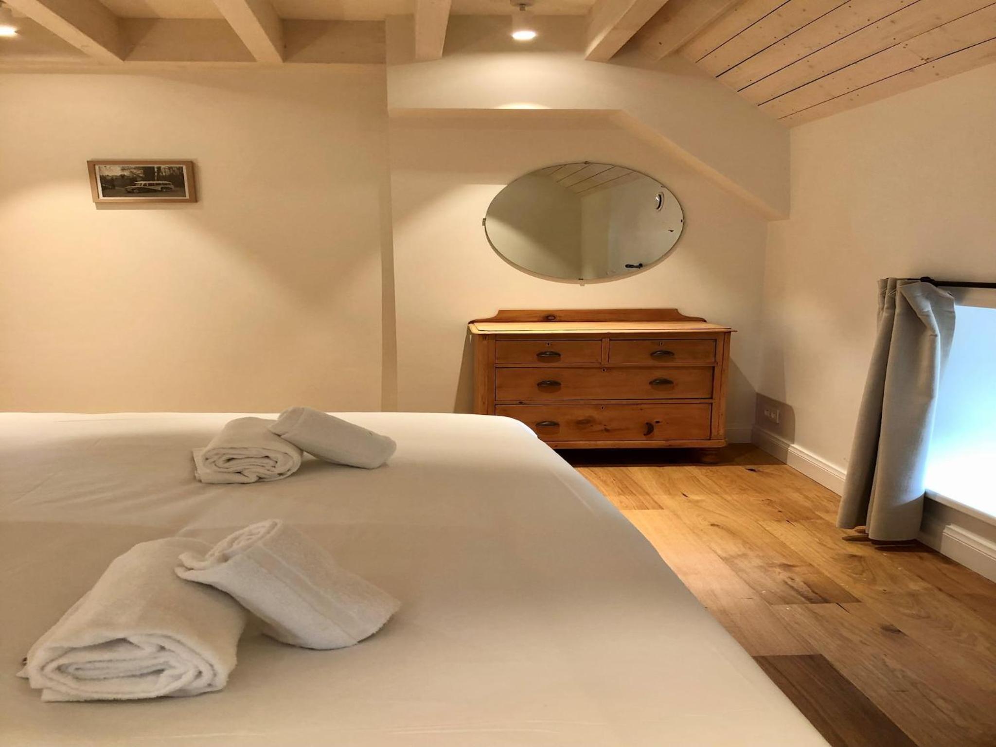 2-bedroom cottage with park and deer park