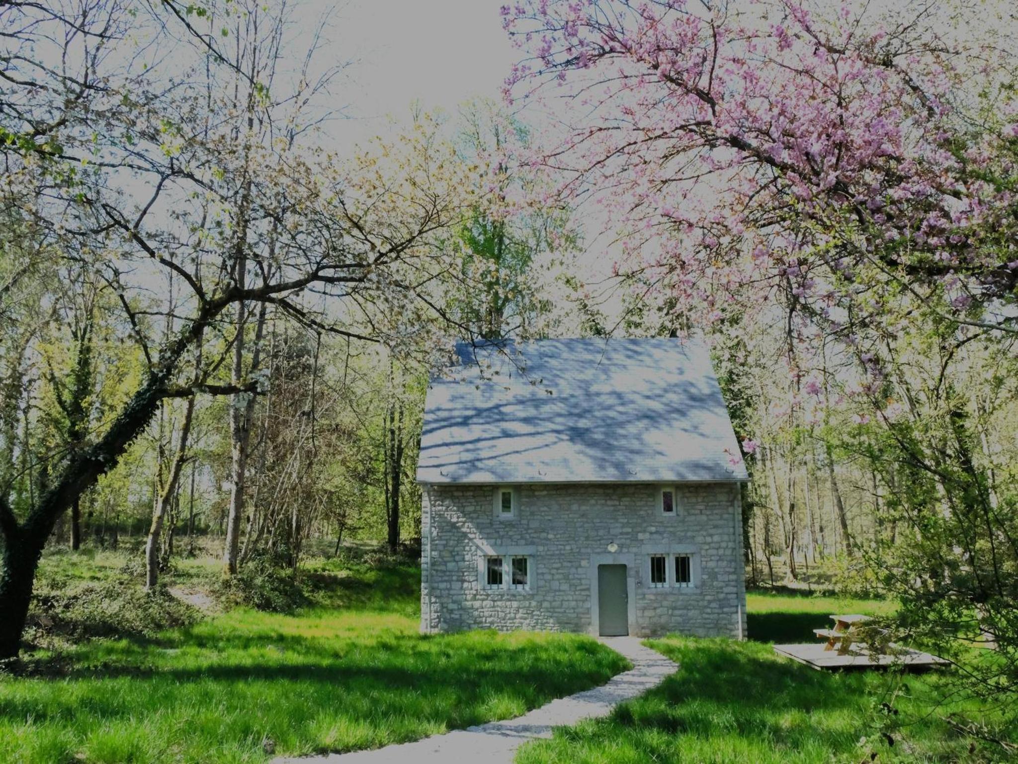 2-bedroom cottage with park and deer park