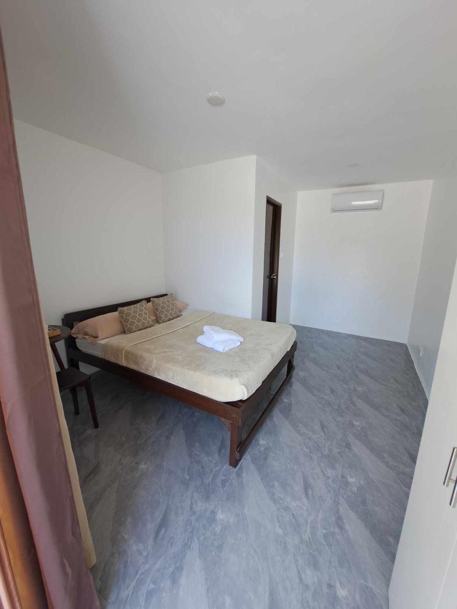 Beach front deluxe room with bathroom - Modern Cabin Shiloh 2