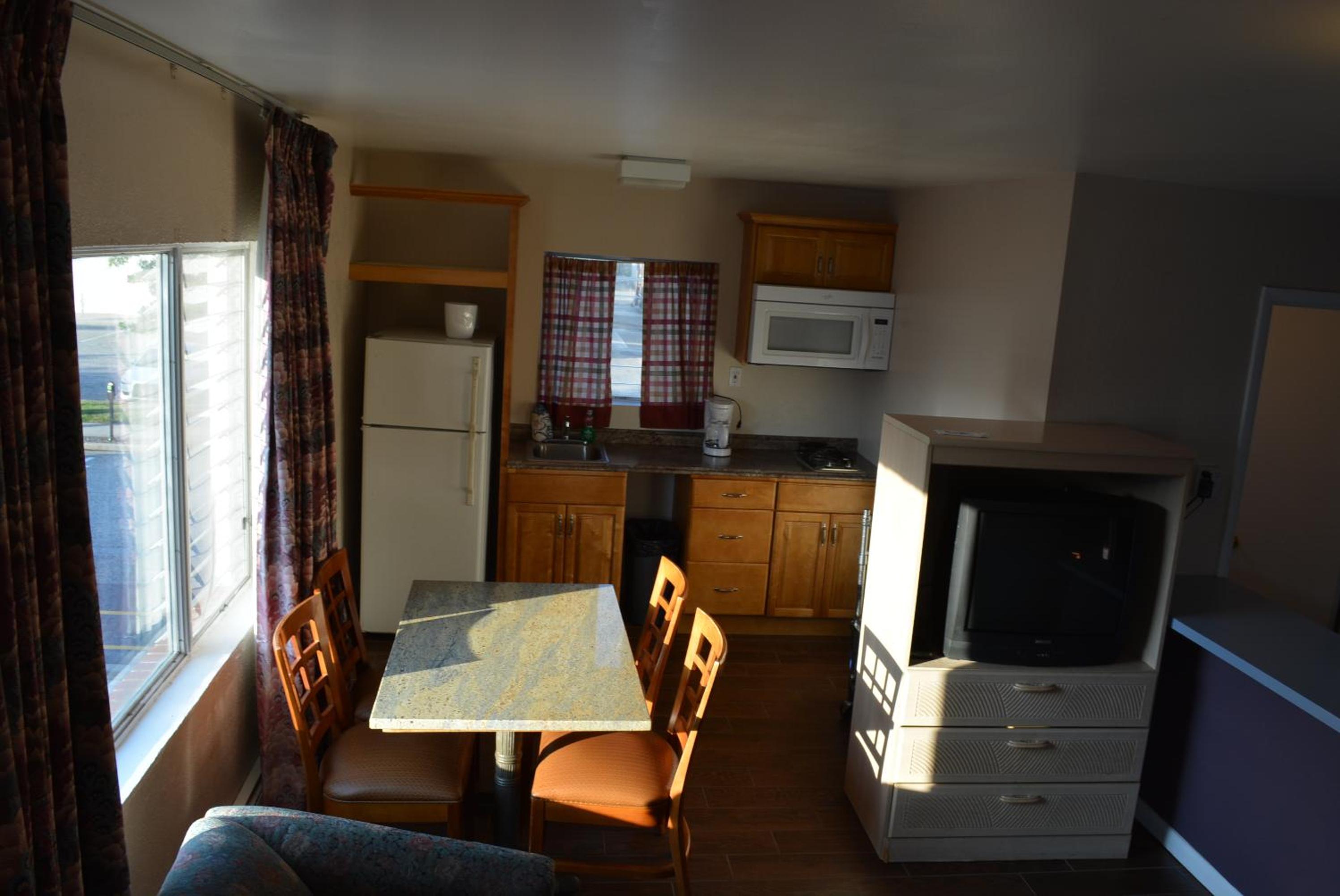 Royal Court Motel