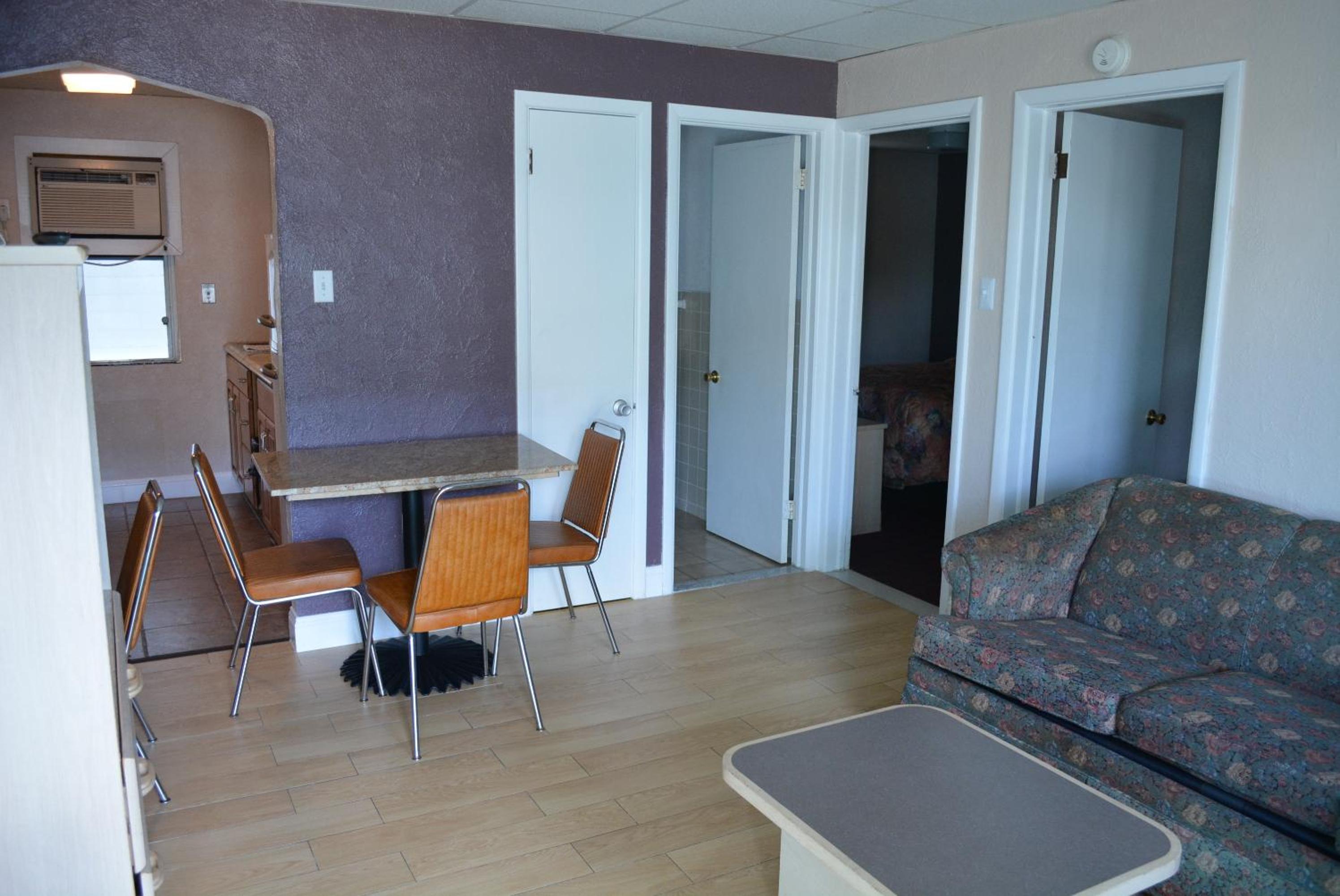 Royal Court Motel