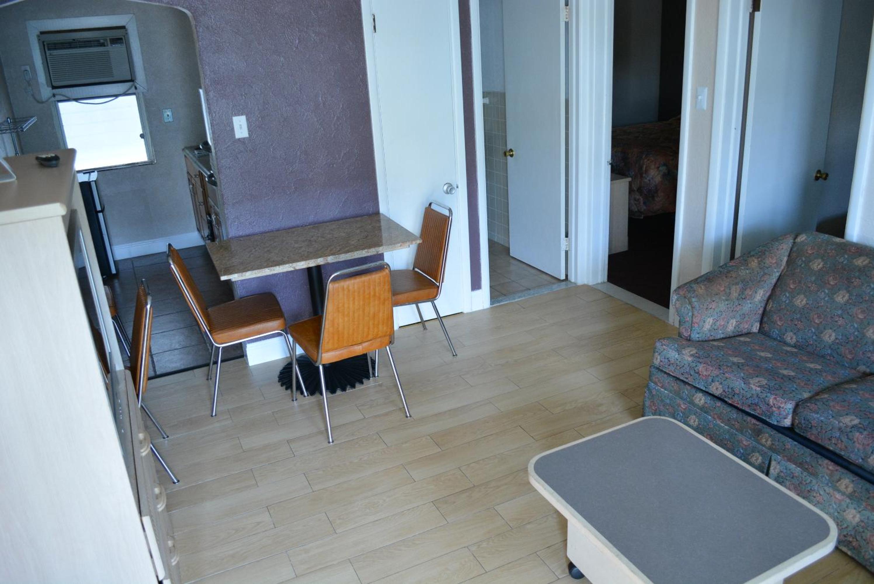 Royal Court Motel