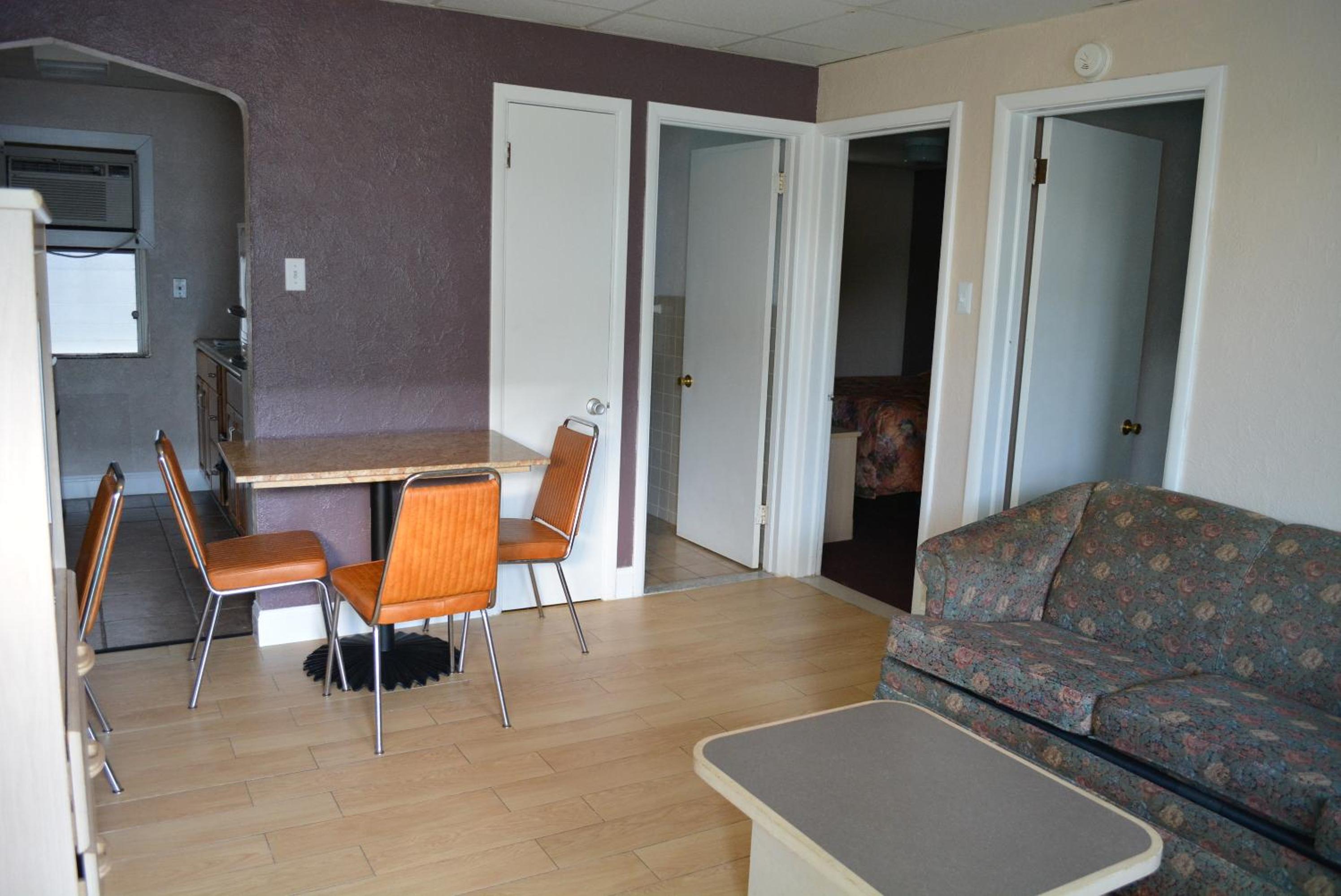 Royal Court Motel