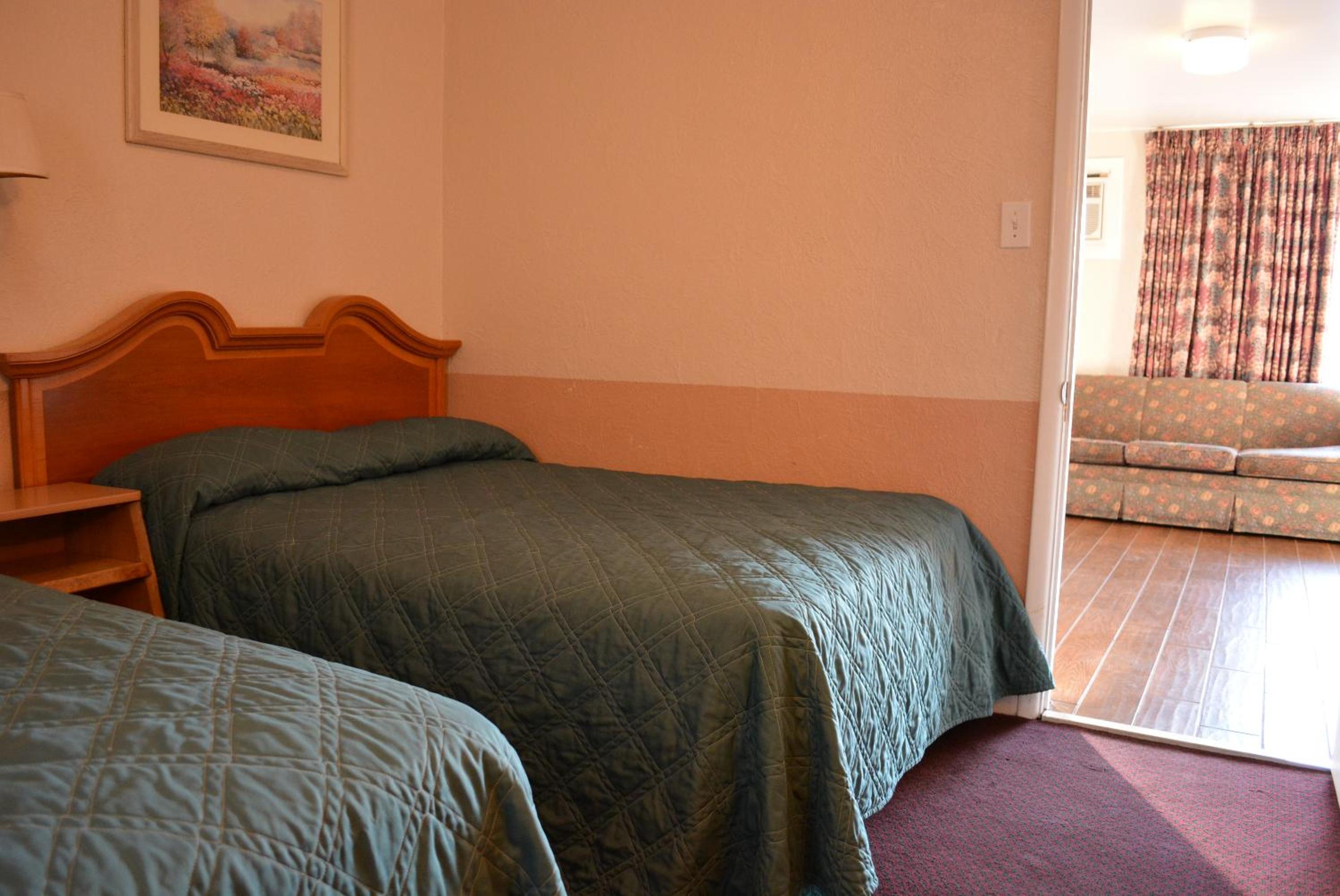 Royal Court Motel