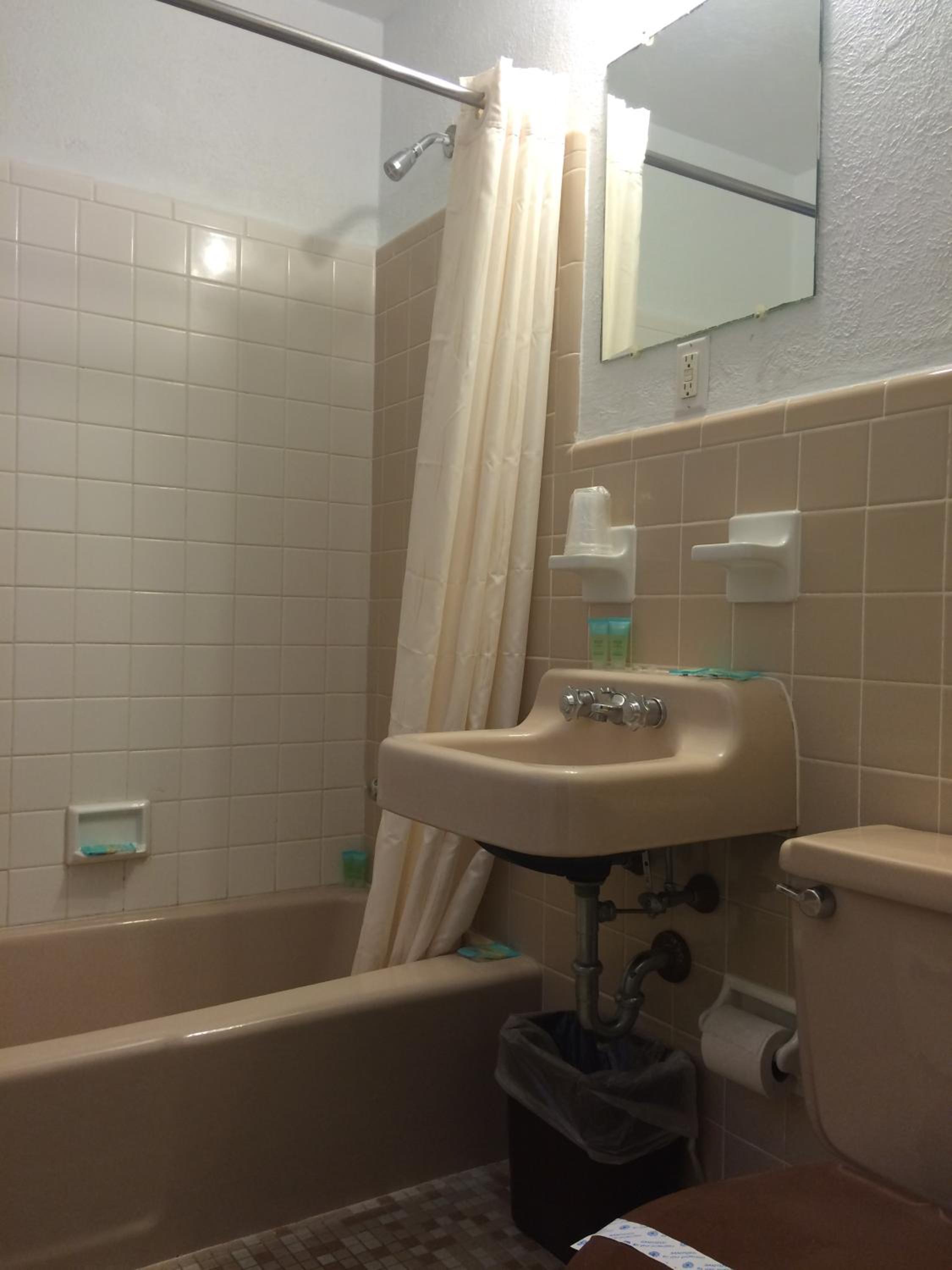 Royal Court Motel