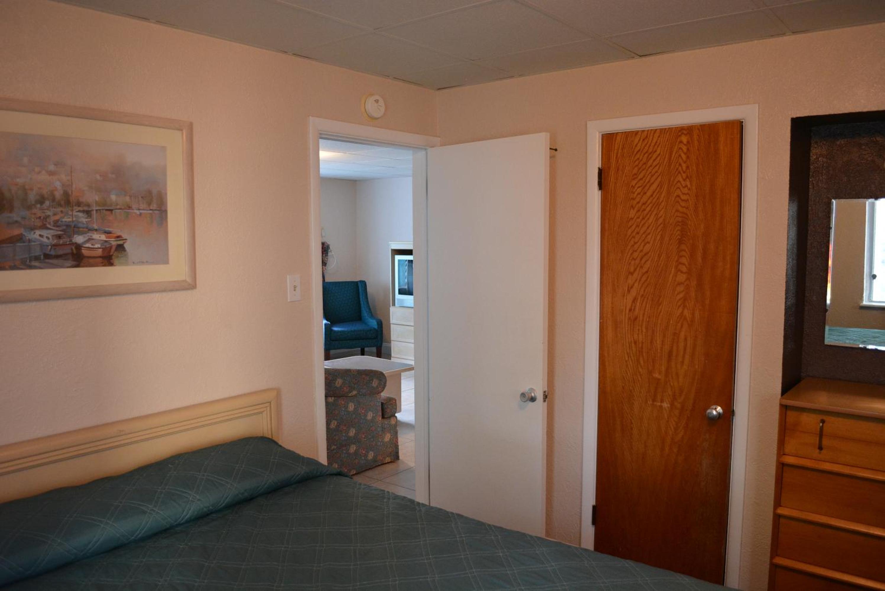 Royal Court Motel