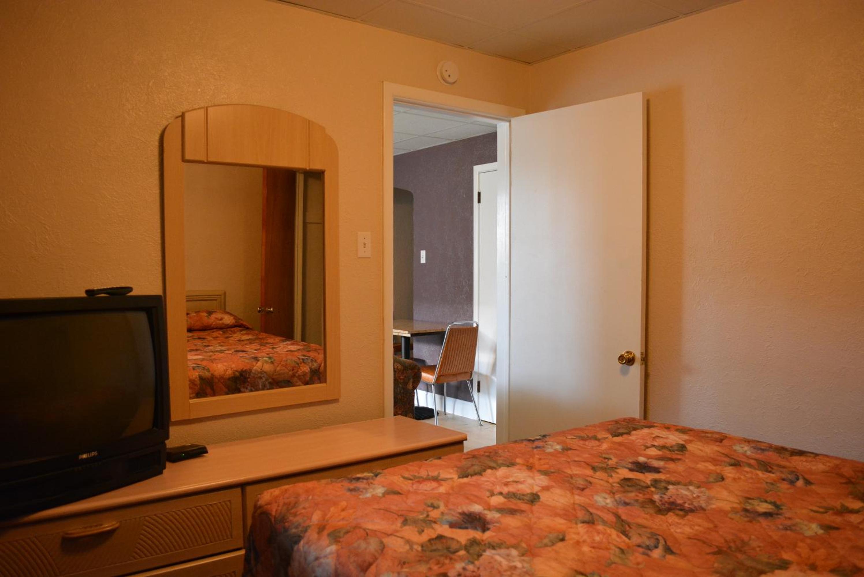 Royal Court Motel