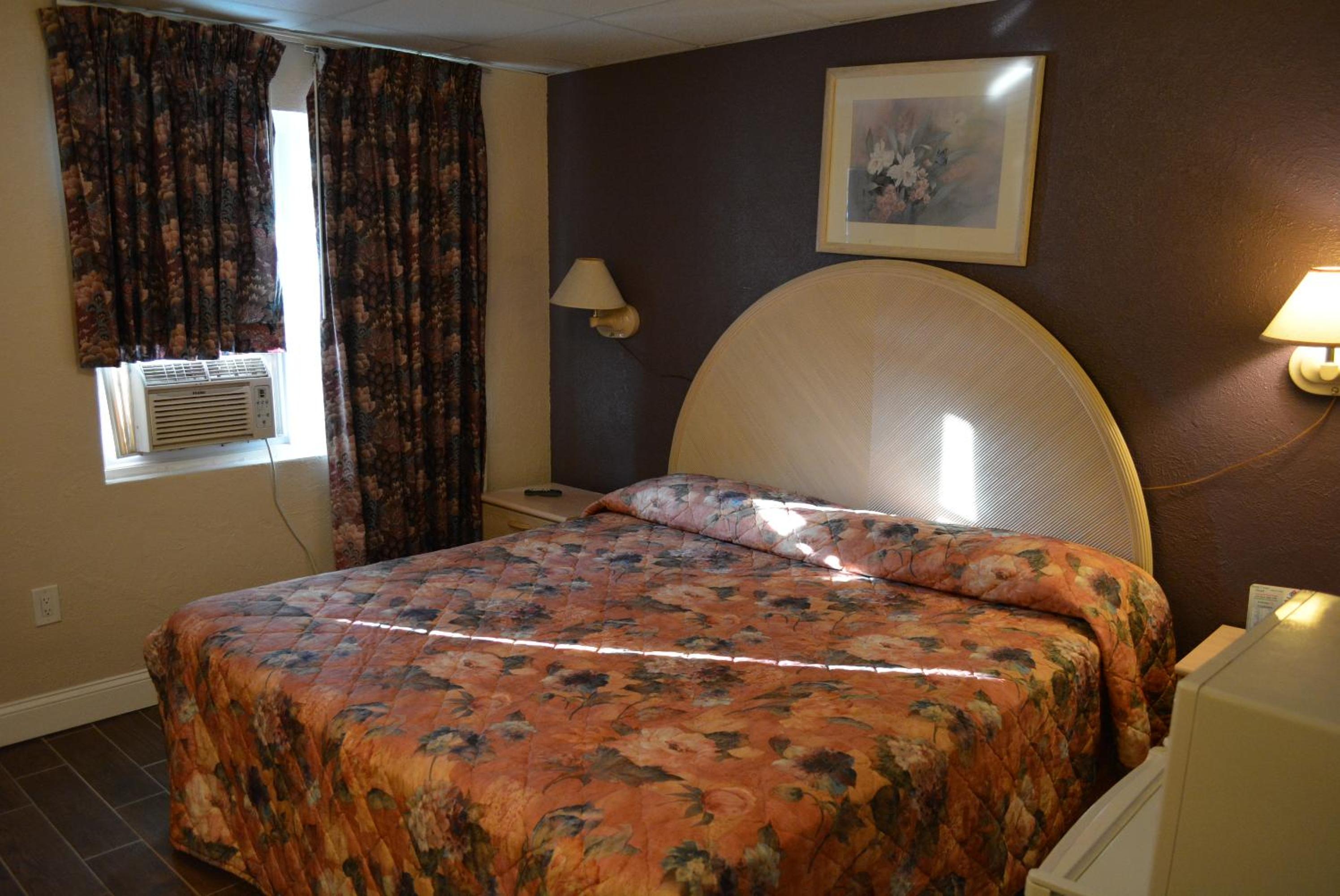 Royal Court Motel