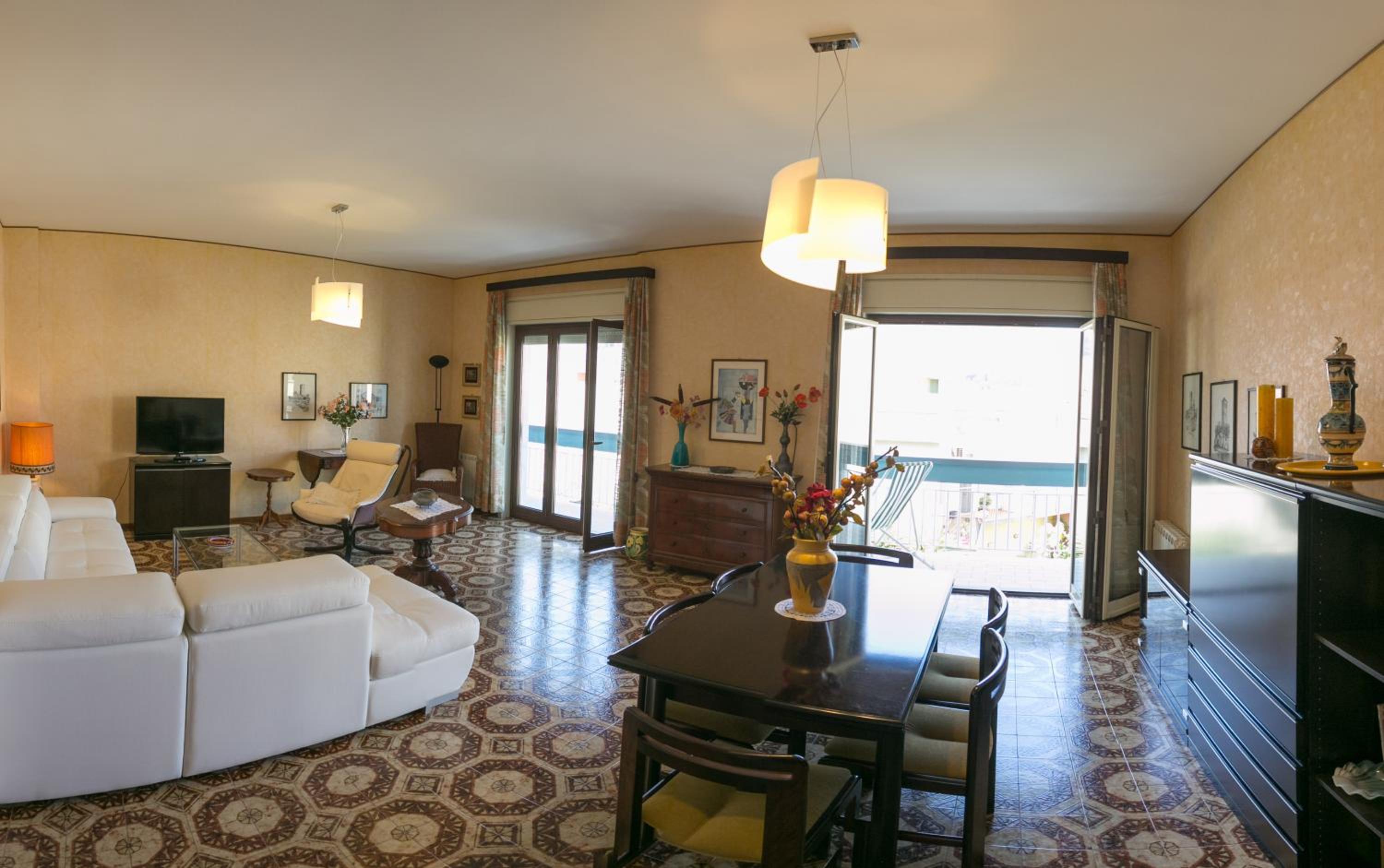Archimede Lounge view 2
