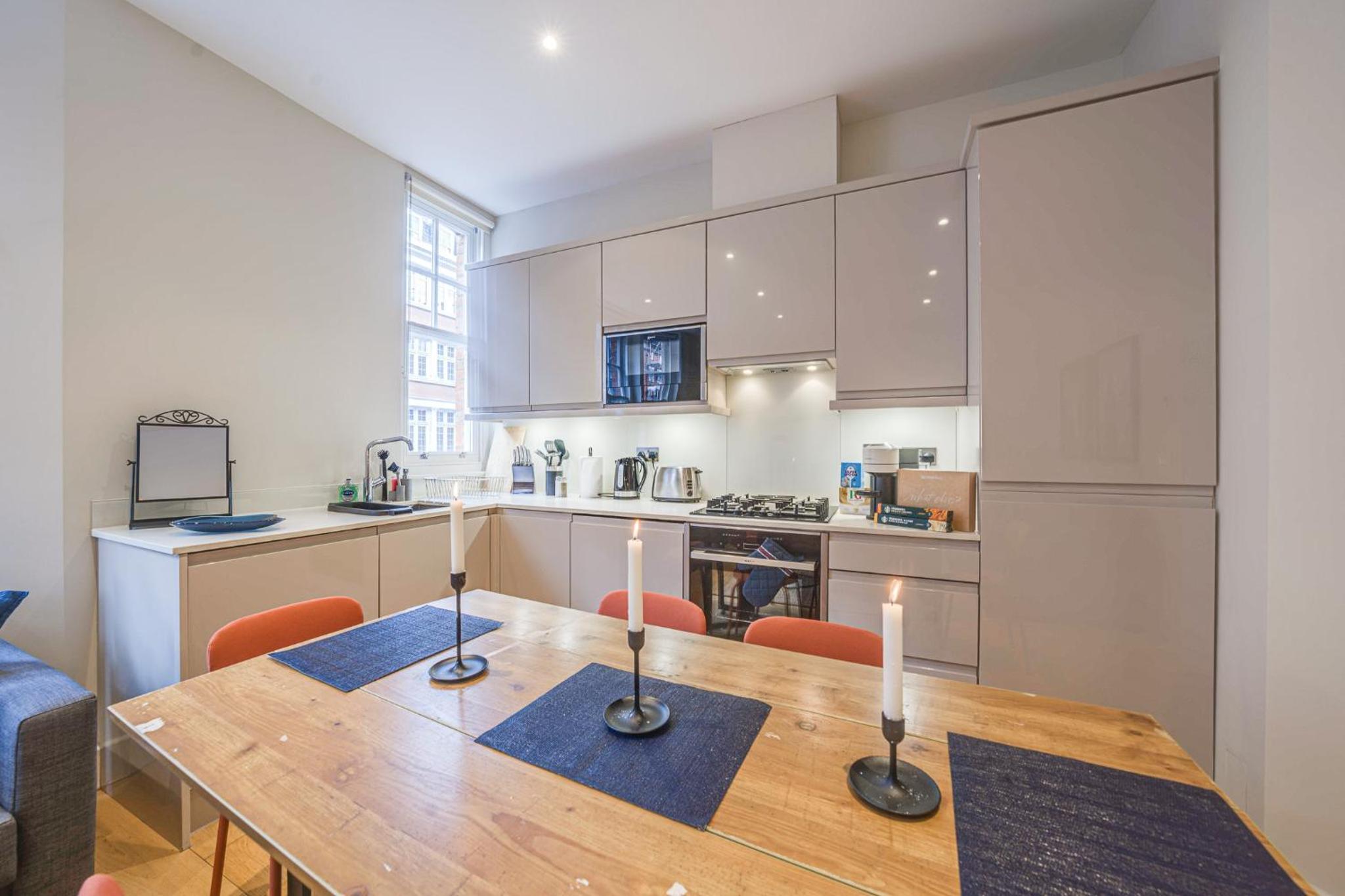 Fitzrovia Apartments 3BR Sleeps 18 Oxford