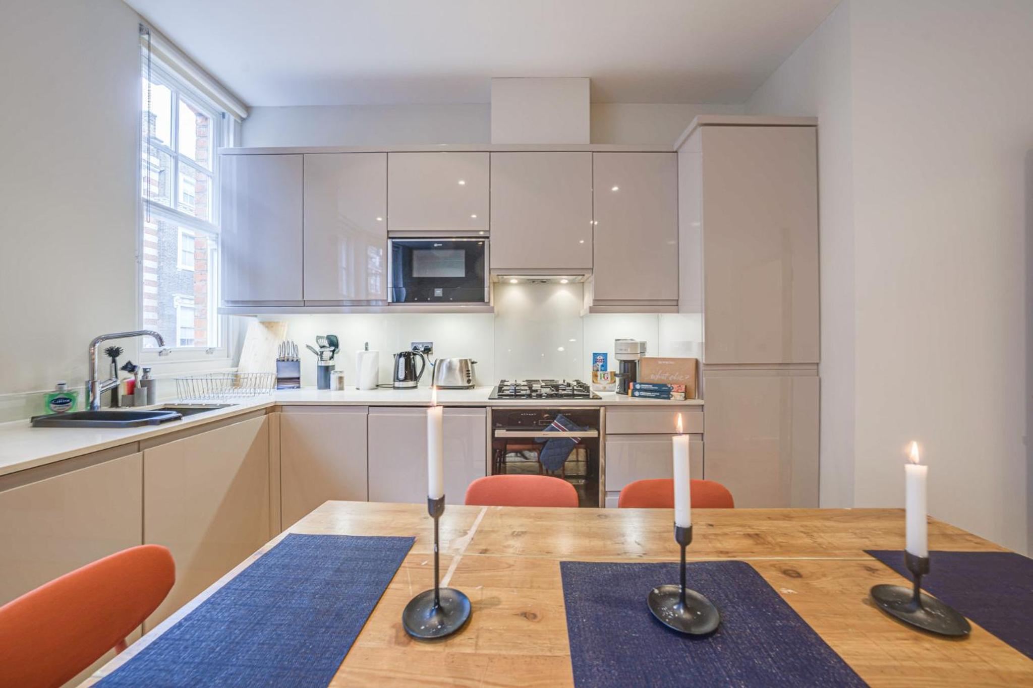 Fitzrovia Apartments 3BR Sleeps 18 Oxford