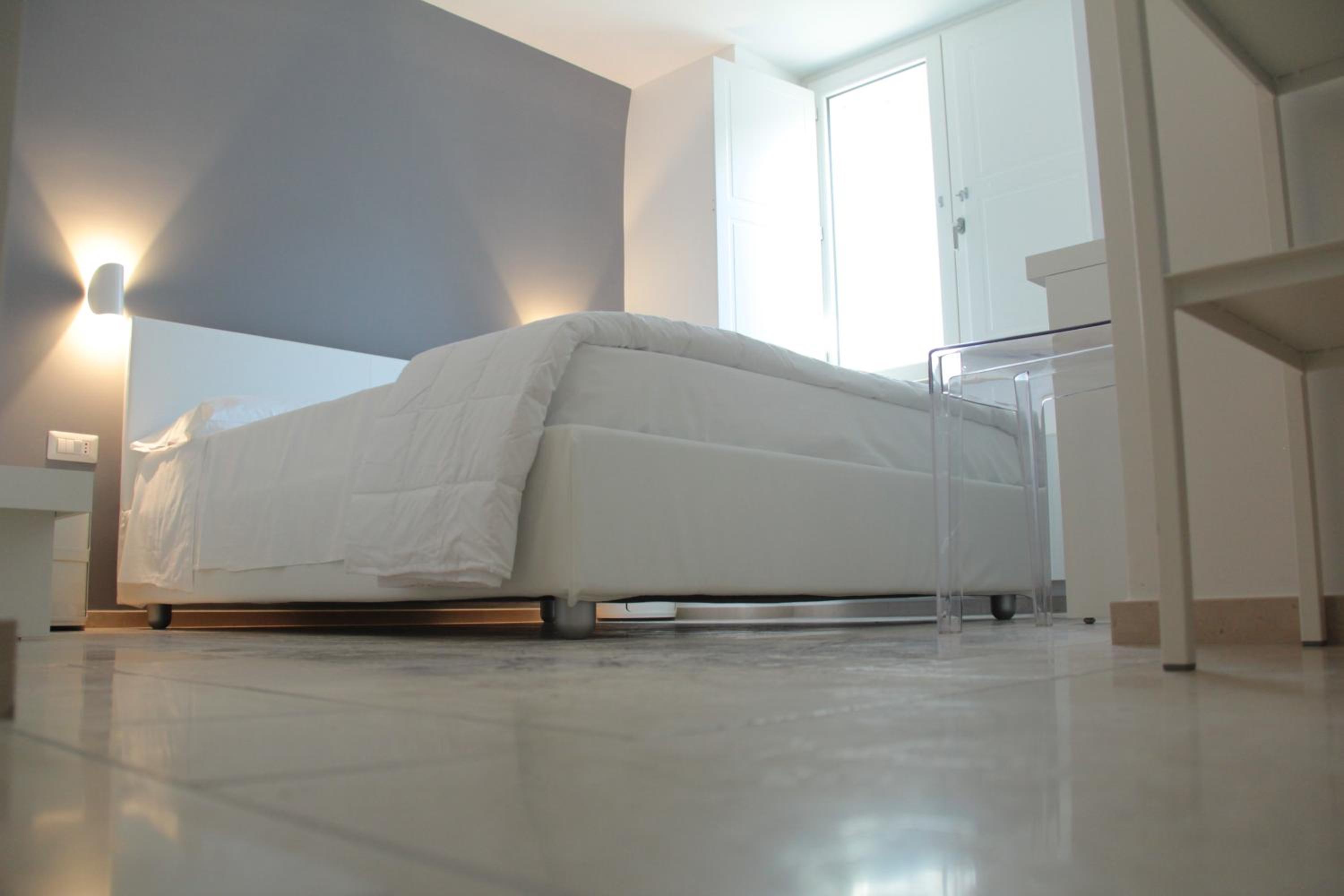 Lamia Room Rentals
