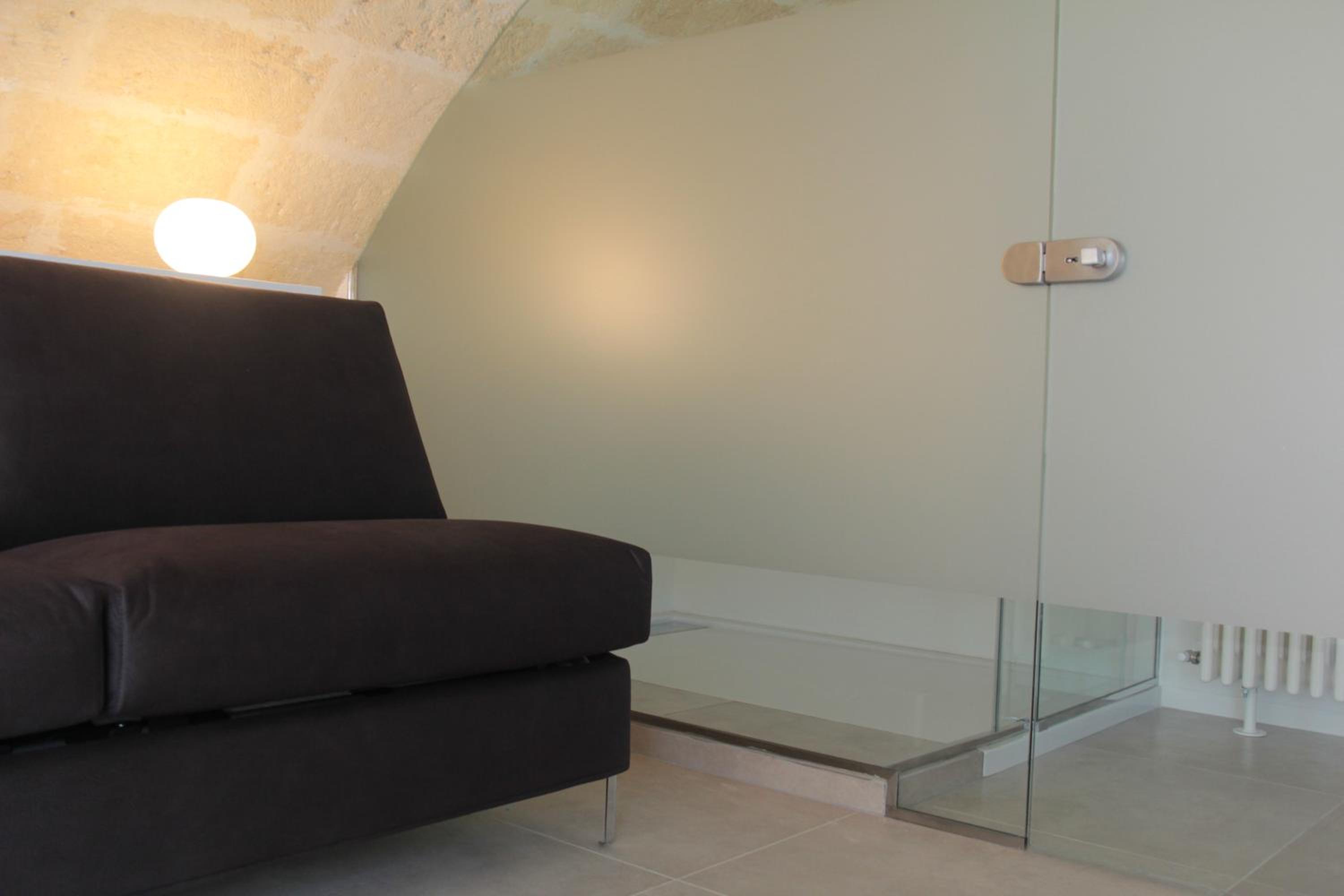 Lamia Room Rentals