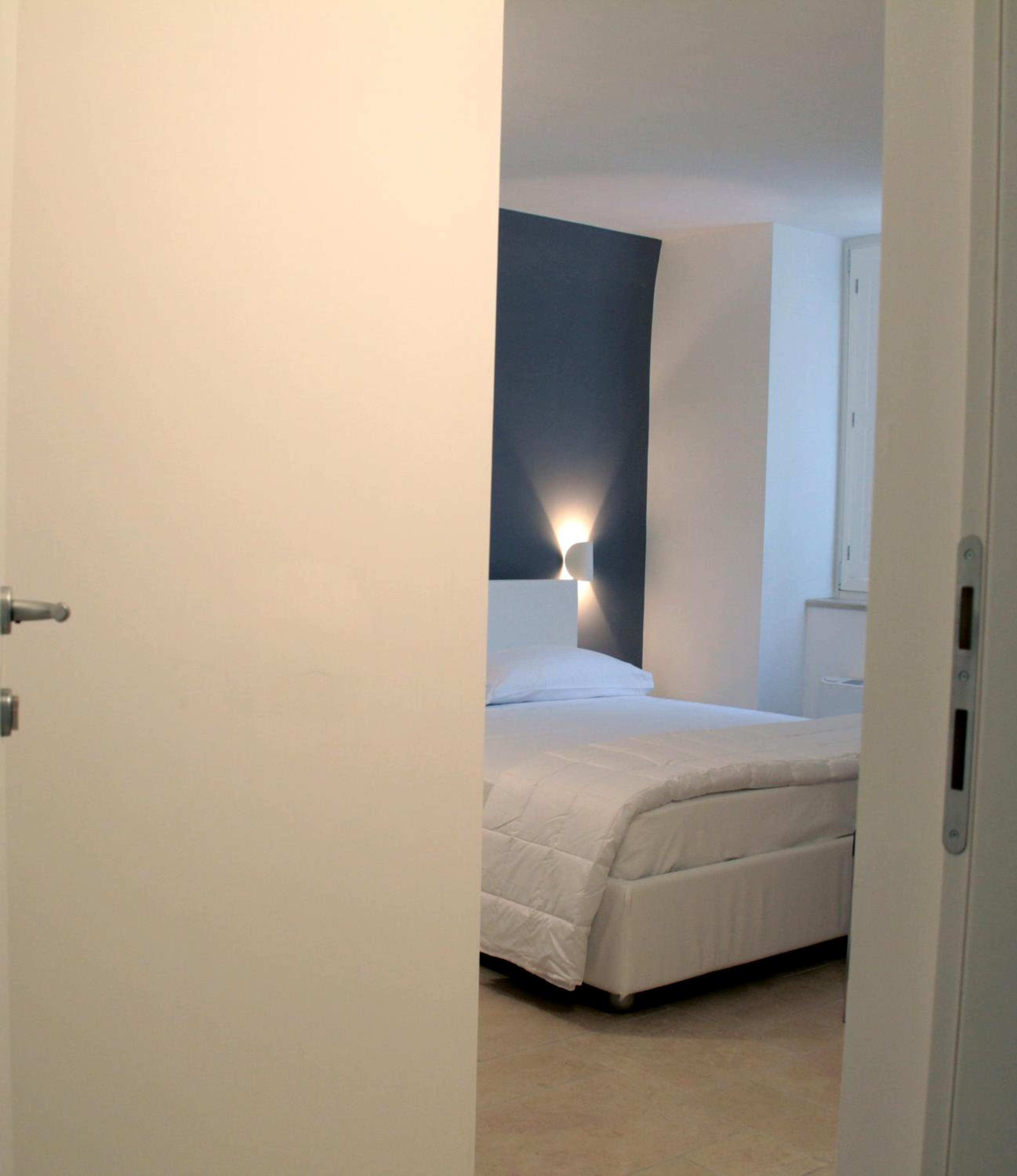 Lamia Room Rentals