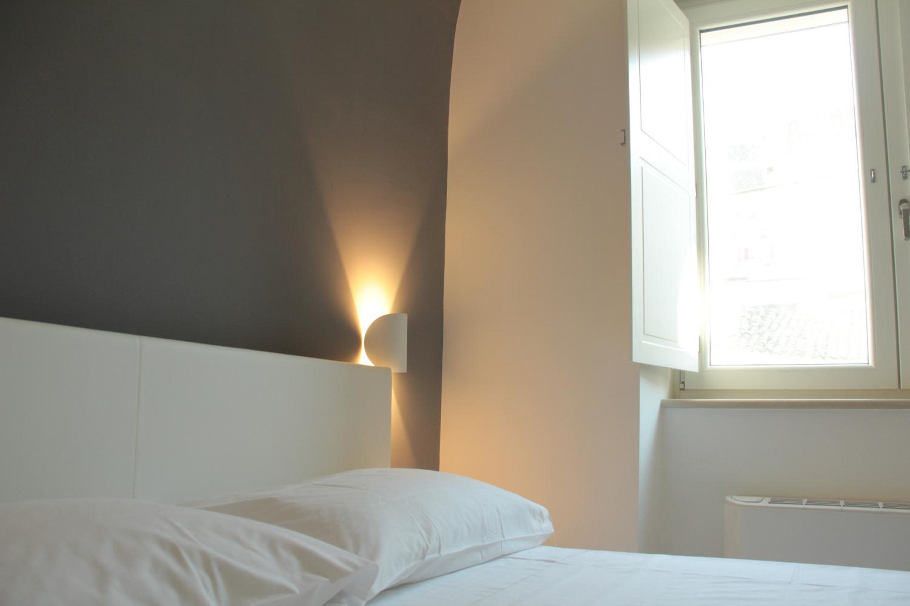 Lamia Room Rentals