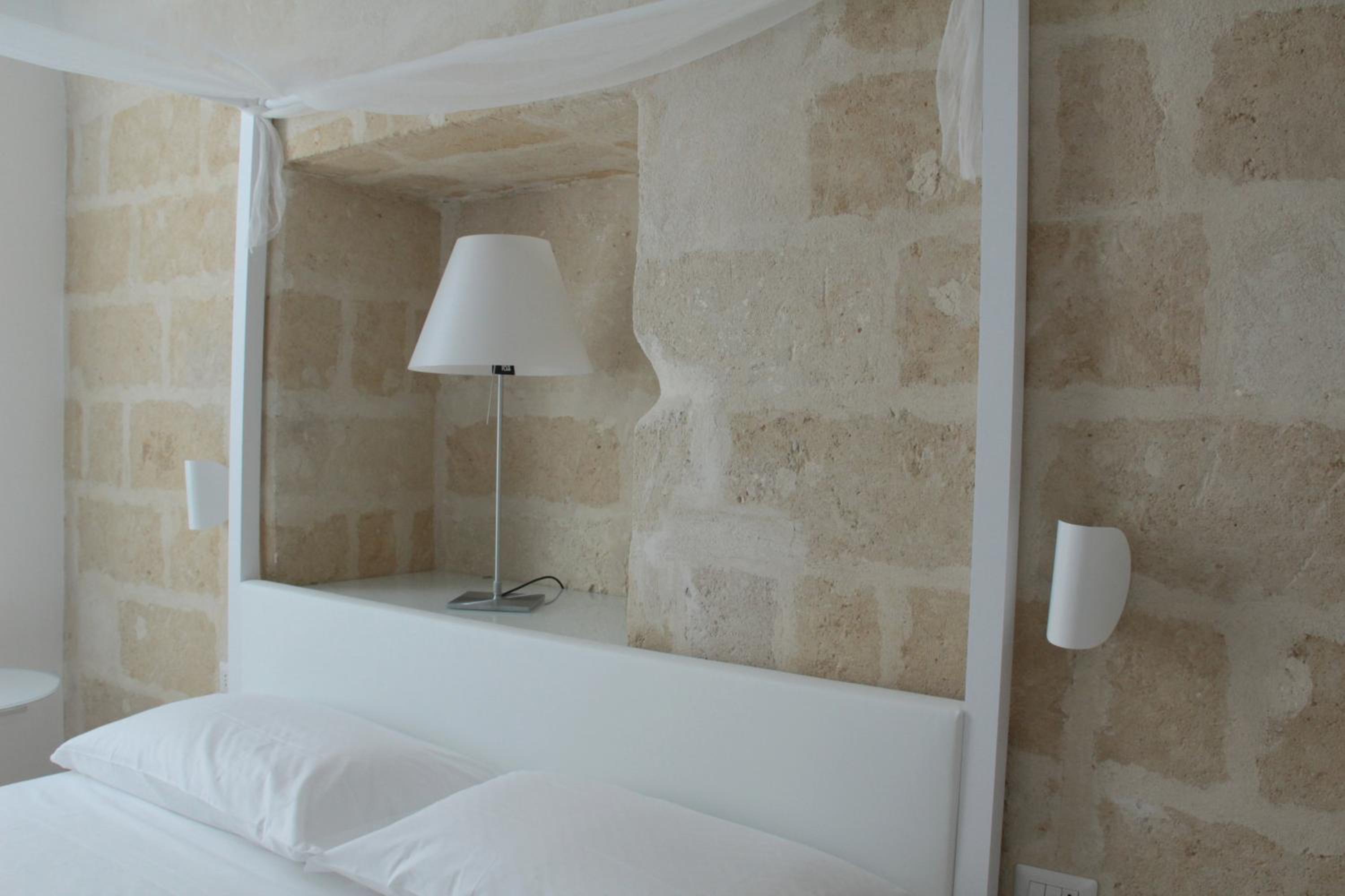 Lamia Room Rentals