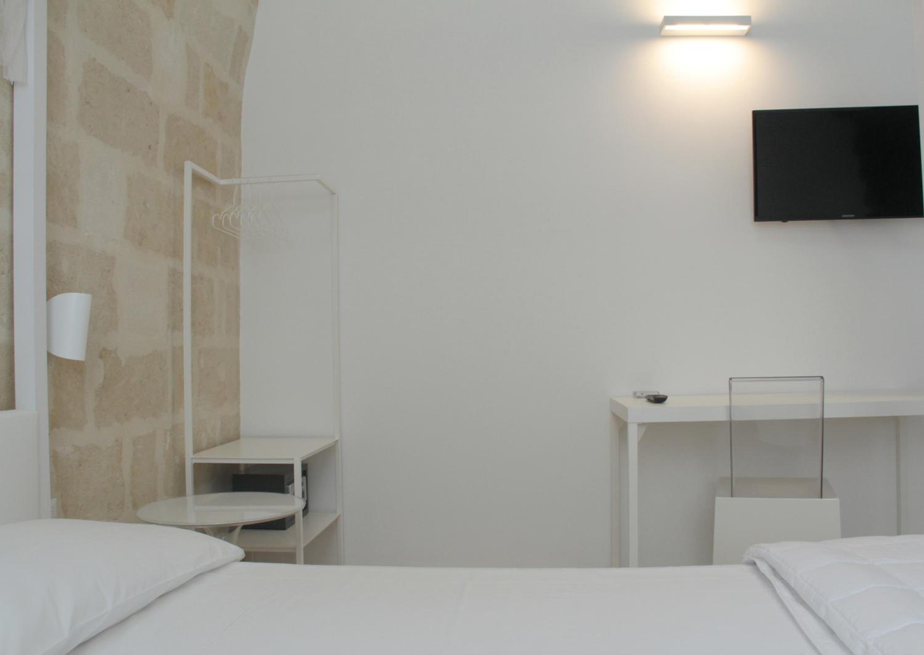 Lamia Room Rentals