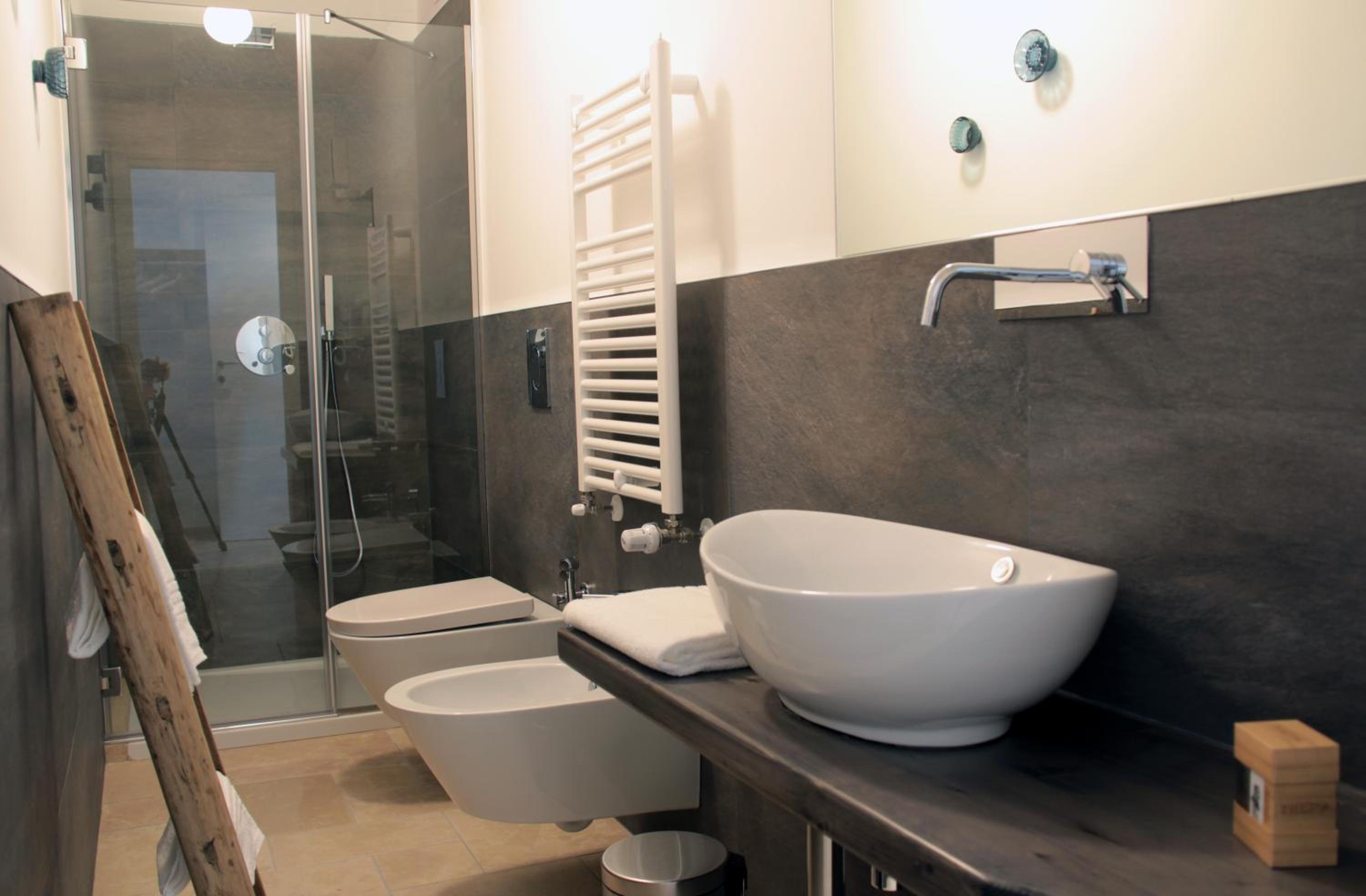 Lamia Room Rentals