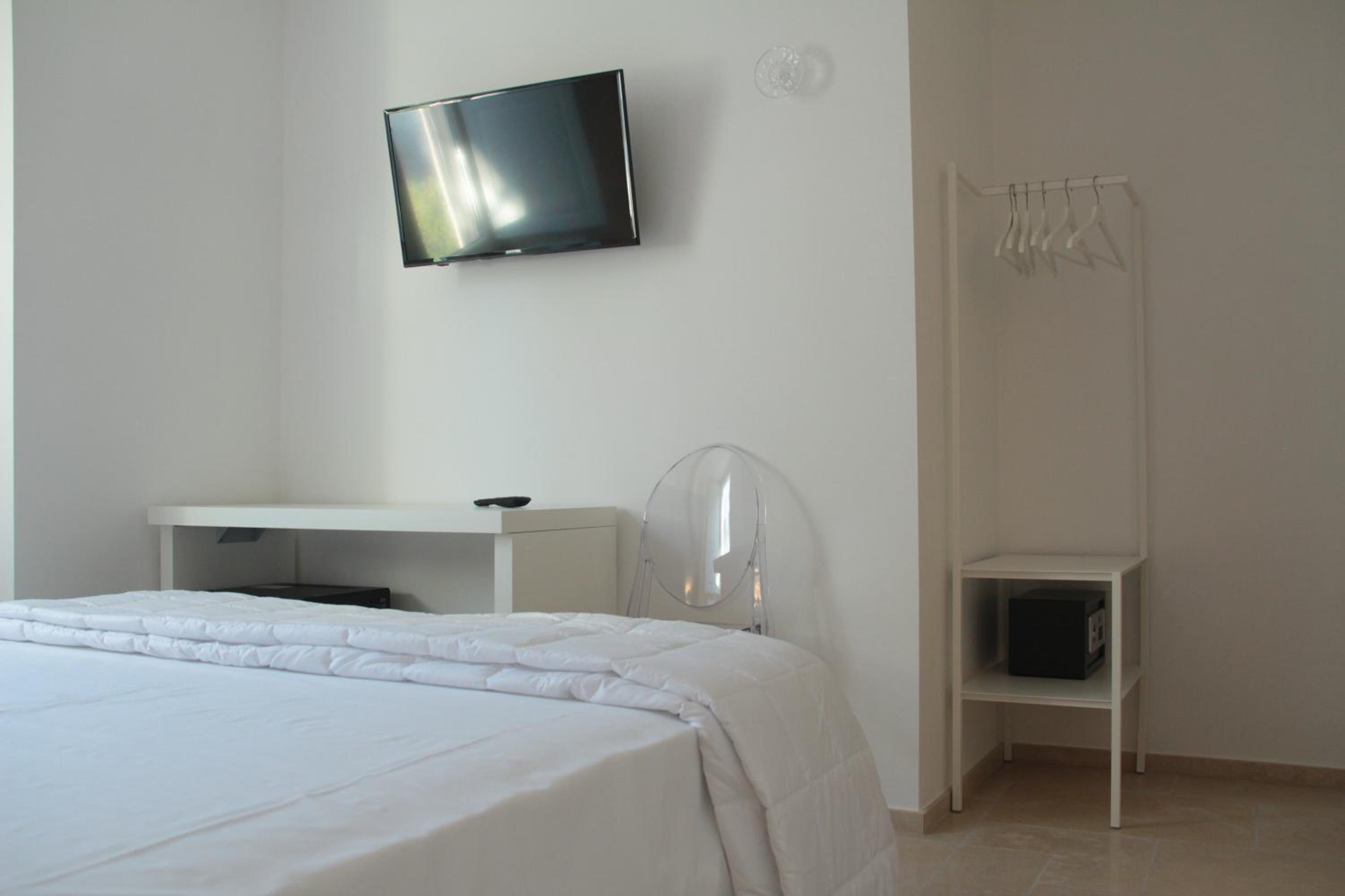 Lamia Room Rentals