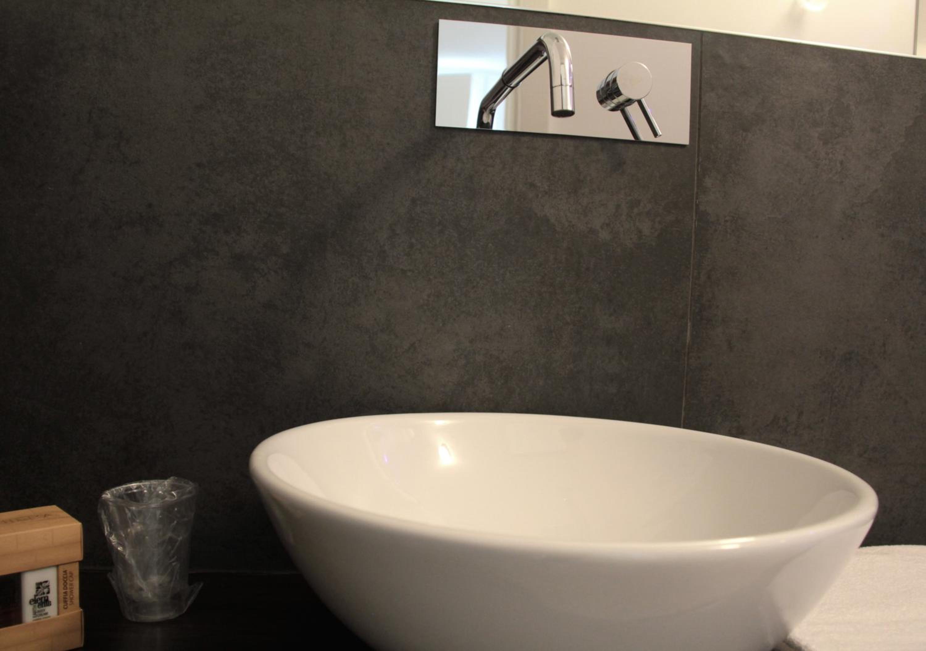 Lamia Room Rentals