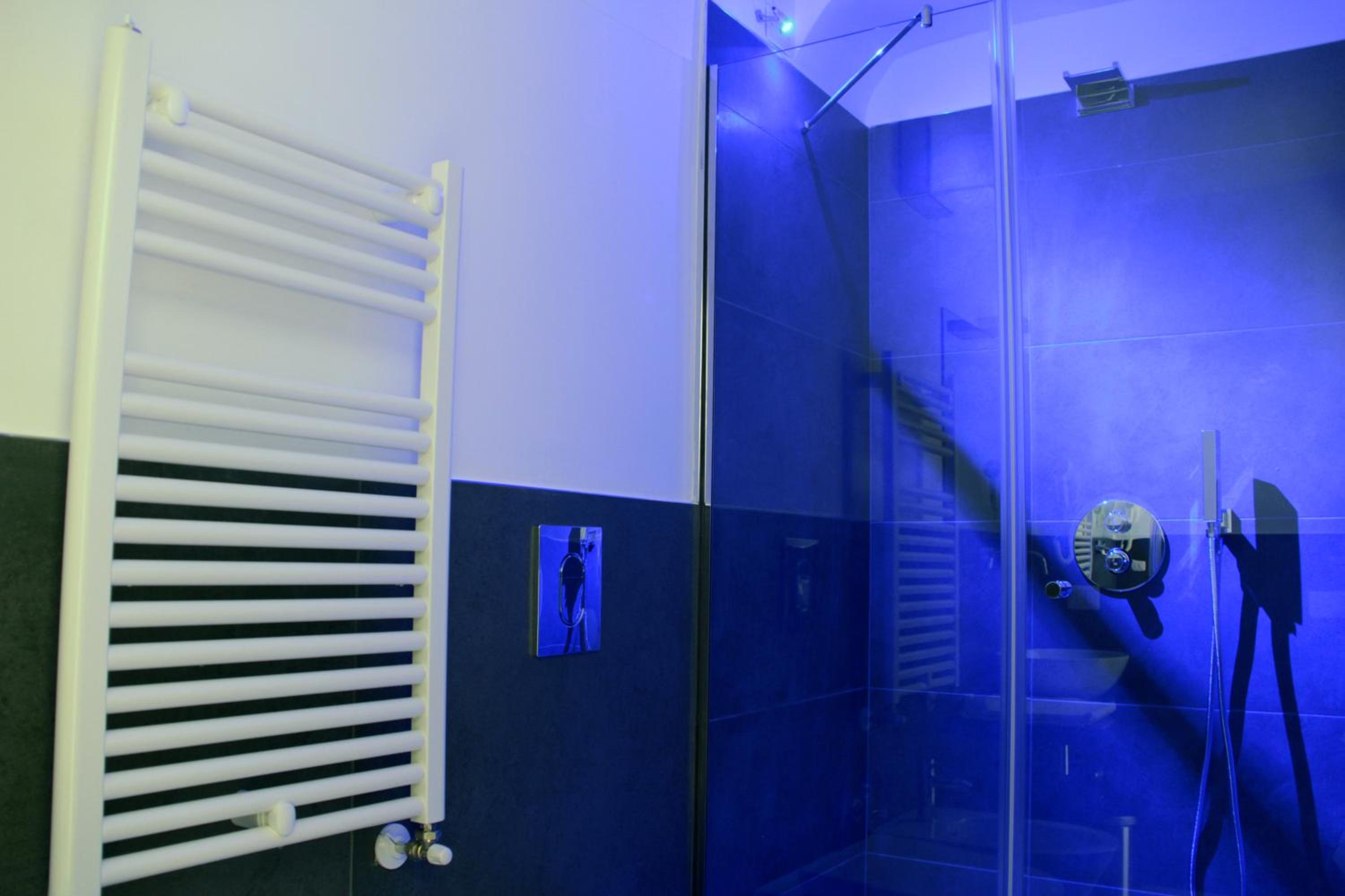 Lamia Room Rentals