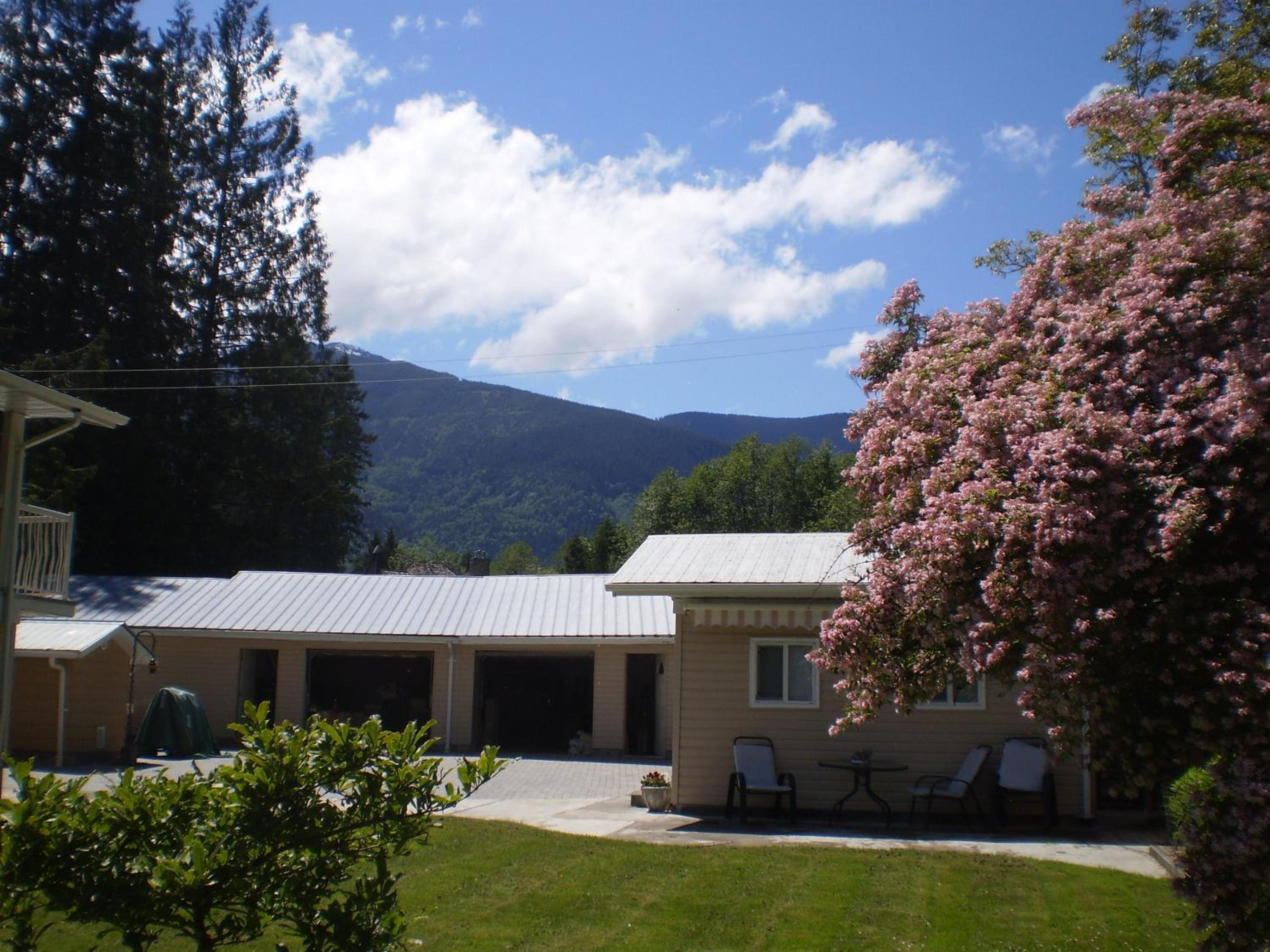 Riverbend Guest House