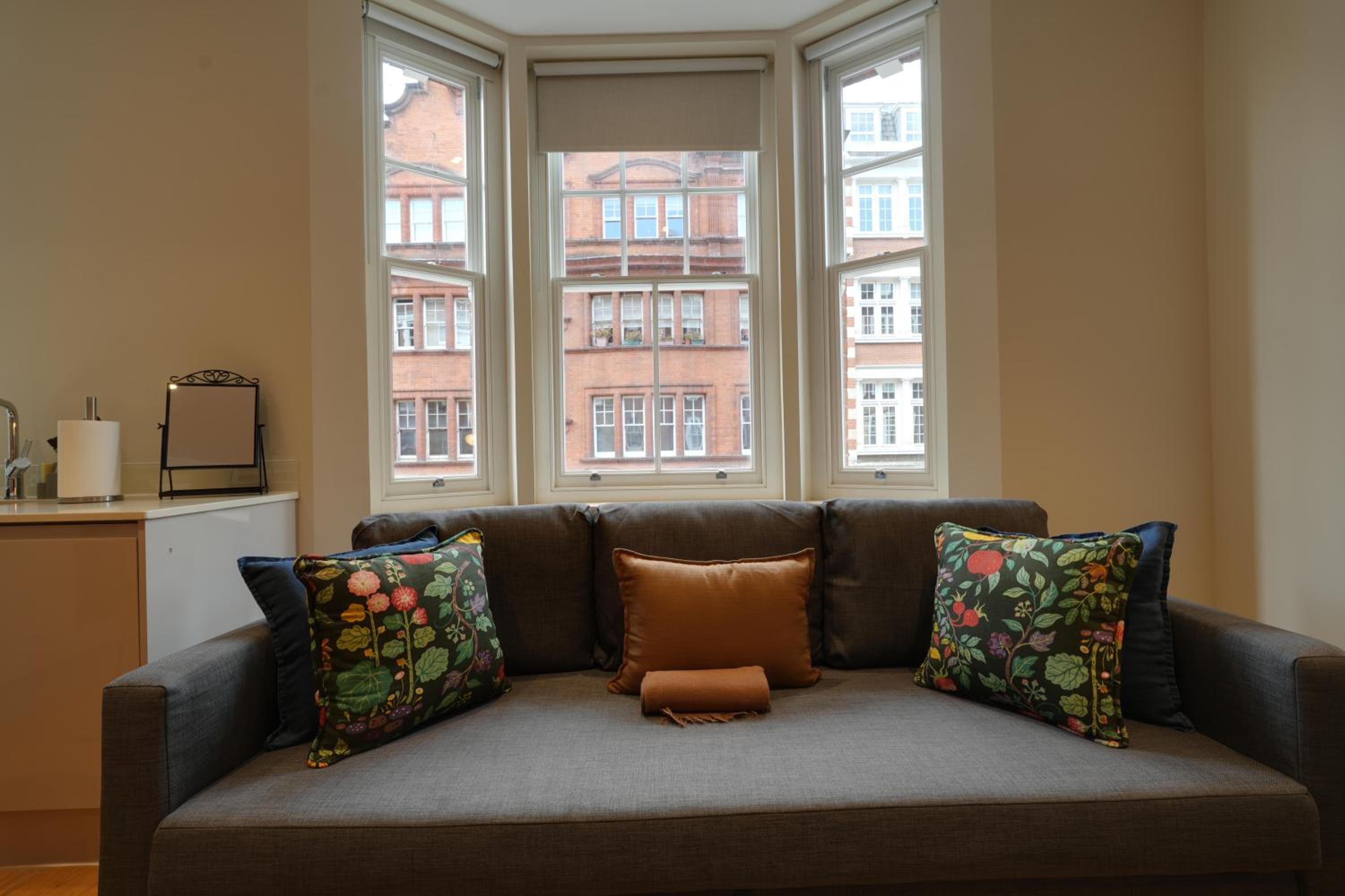 Fitzrovia Apartments 3BR Sleeps 18 Oxford