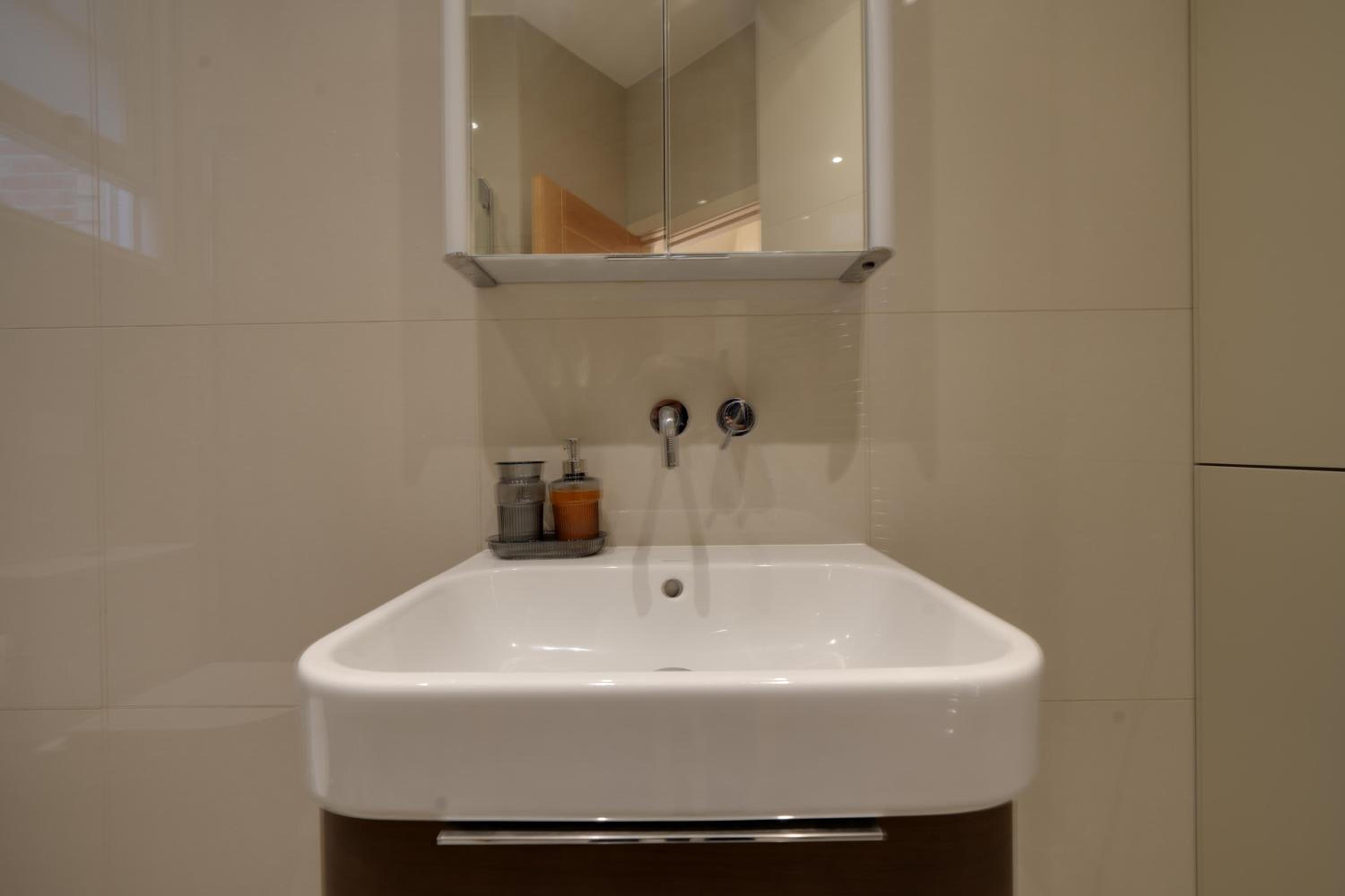 Fitzrovia Apartments 3BR Sleeps 18 Oxford