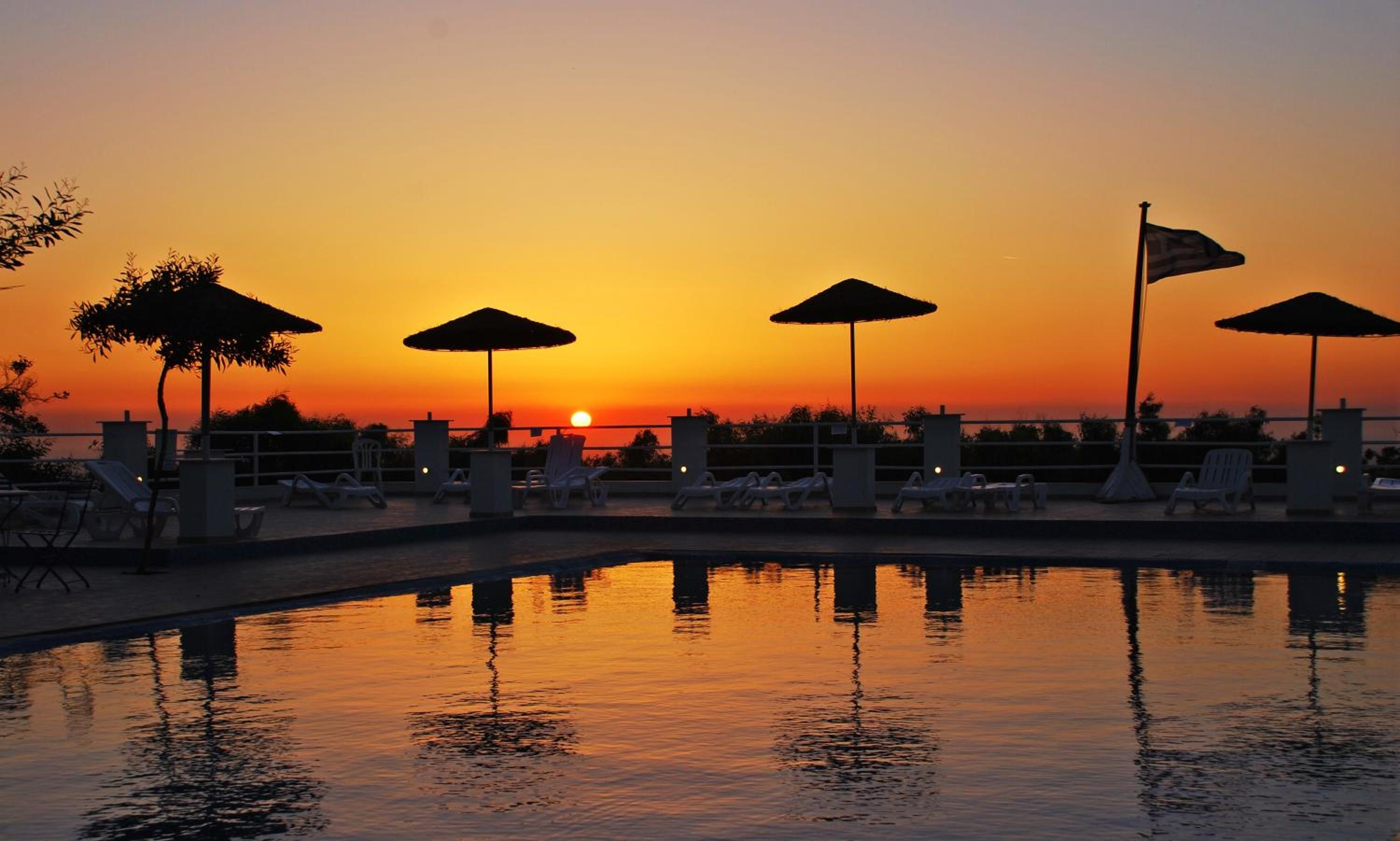 Santorini Camping & Hostel