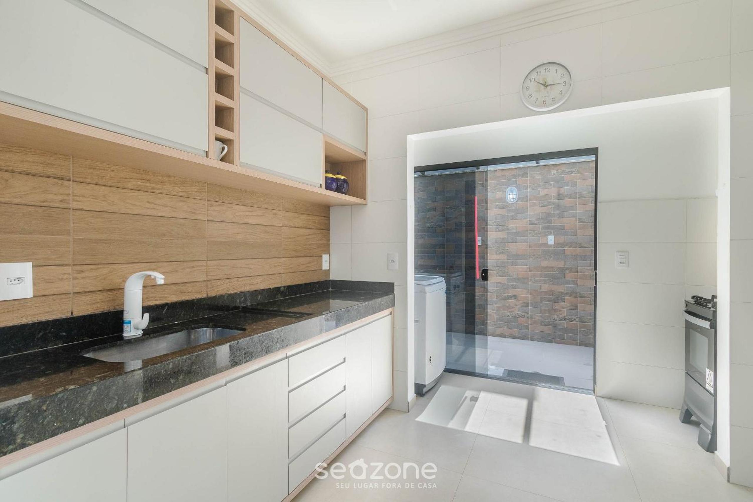 Condominium with Pool 950m from the Beach - PDM