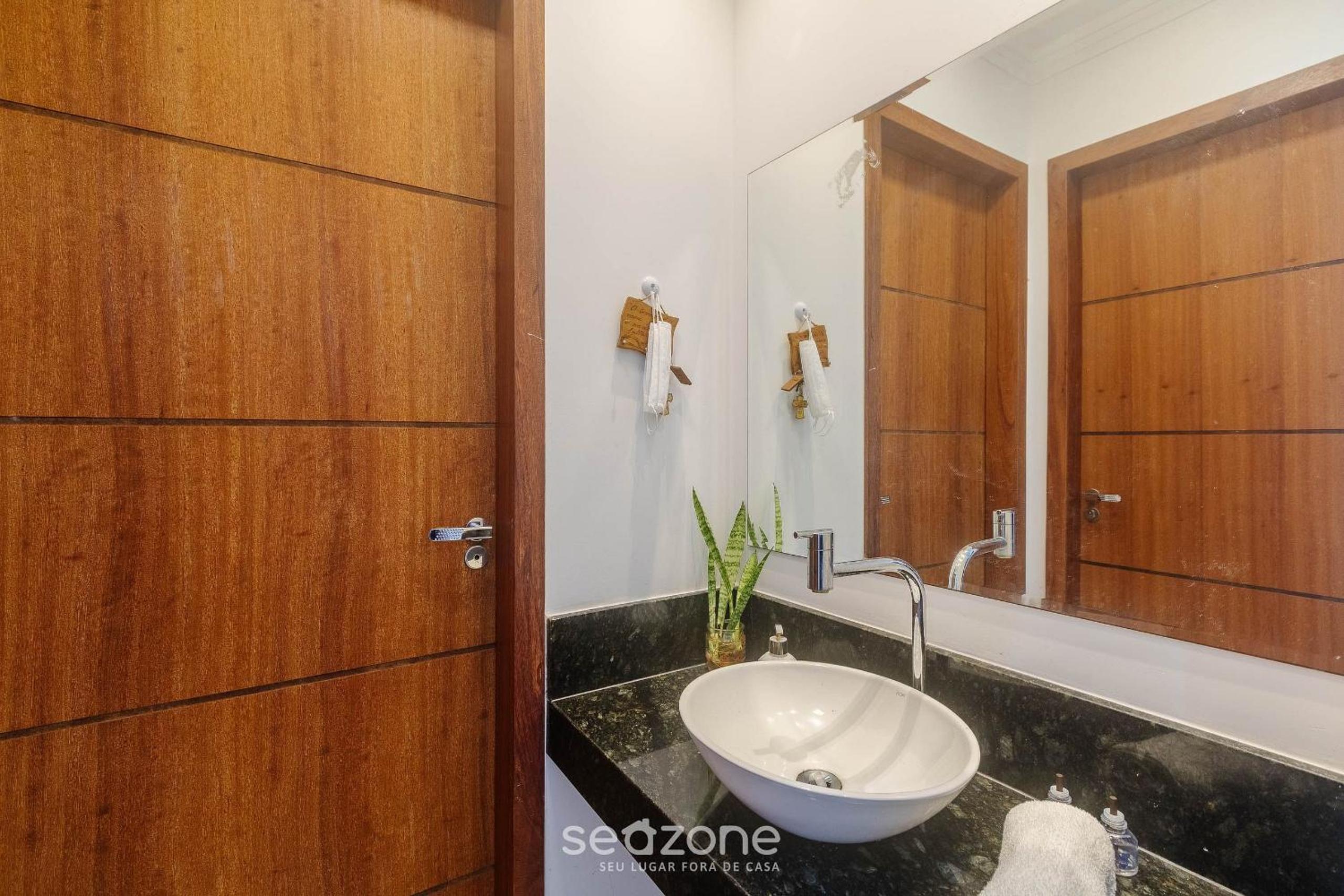 Condominium with Pool 950m from the Beach - PDM