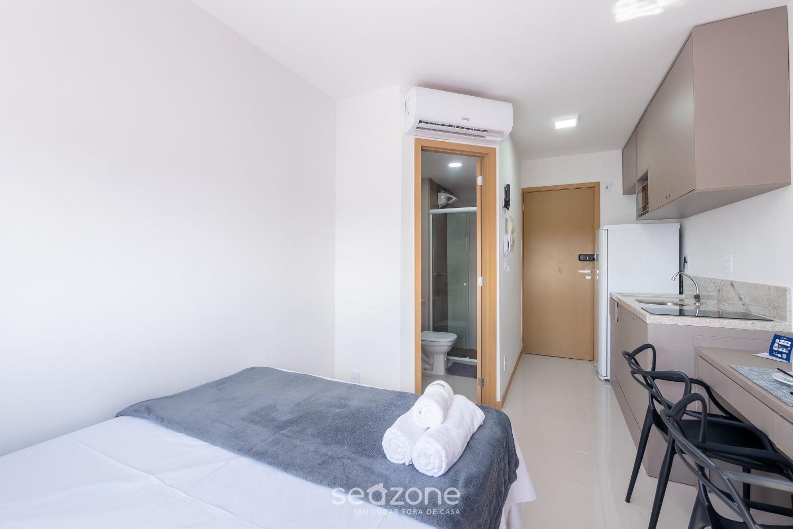 Modern Studio in condominium with pool HFO0208