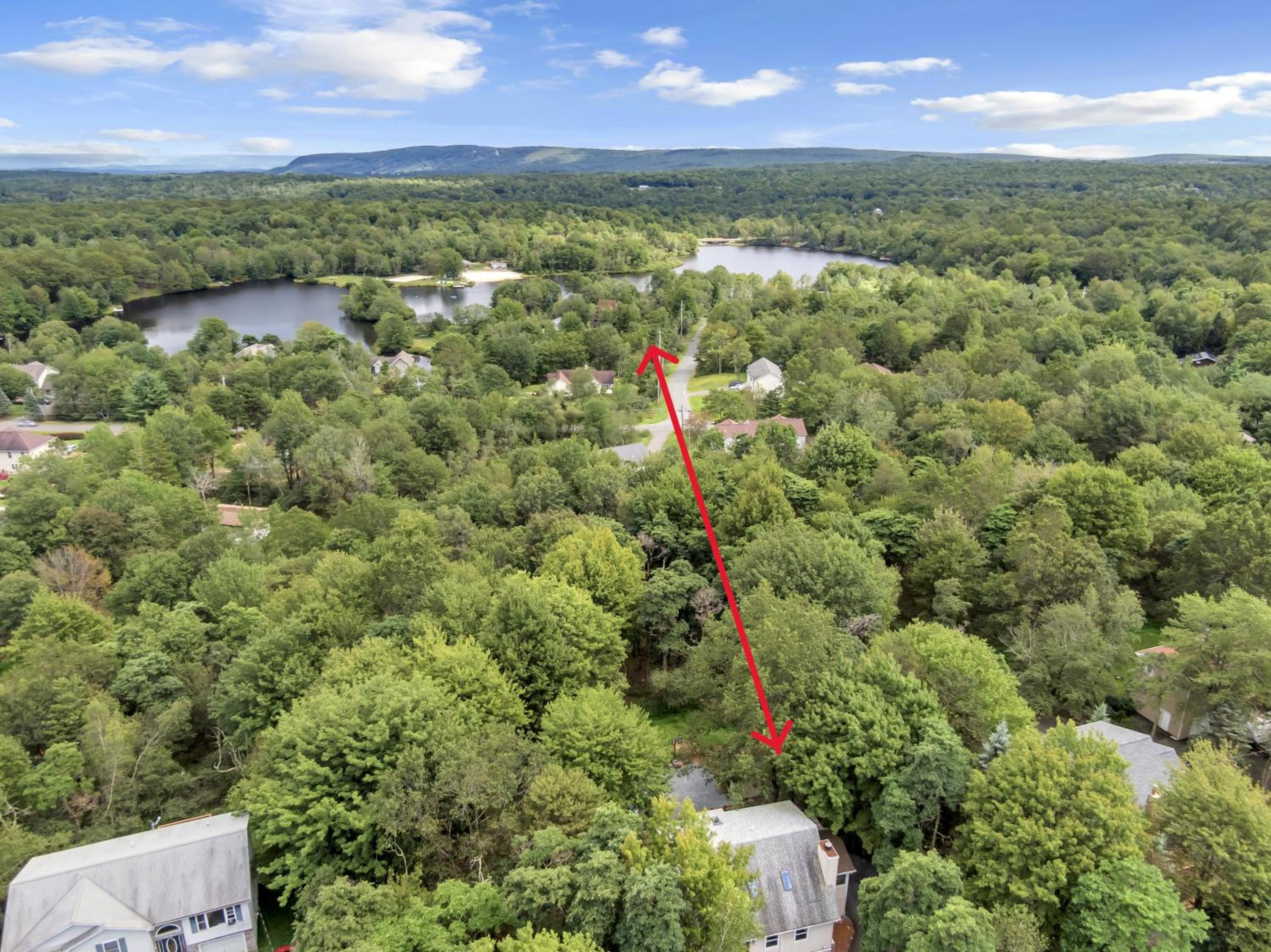 Stunning! Pocono Escape! HotTub Sauna Pool Ski Pet-Friendly Firepit Game Room Fireplace BBQ Lakes Tennis Fishing