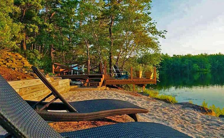 Stunning! Pocono Escape! HotTub Sauna Pool Ski Pet-Friendly Firepit Game Room Fireplace BBQ Lakes Tennis Fishing