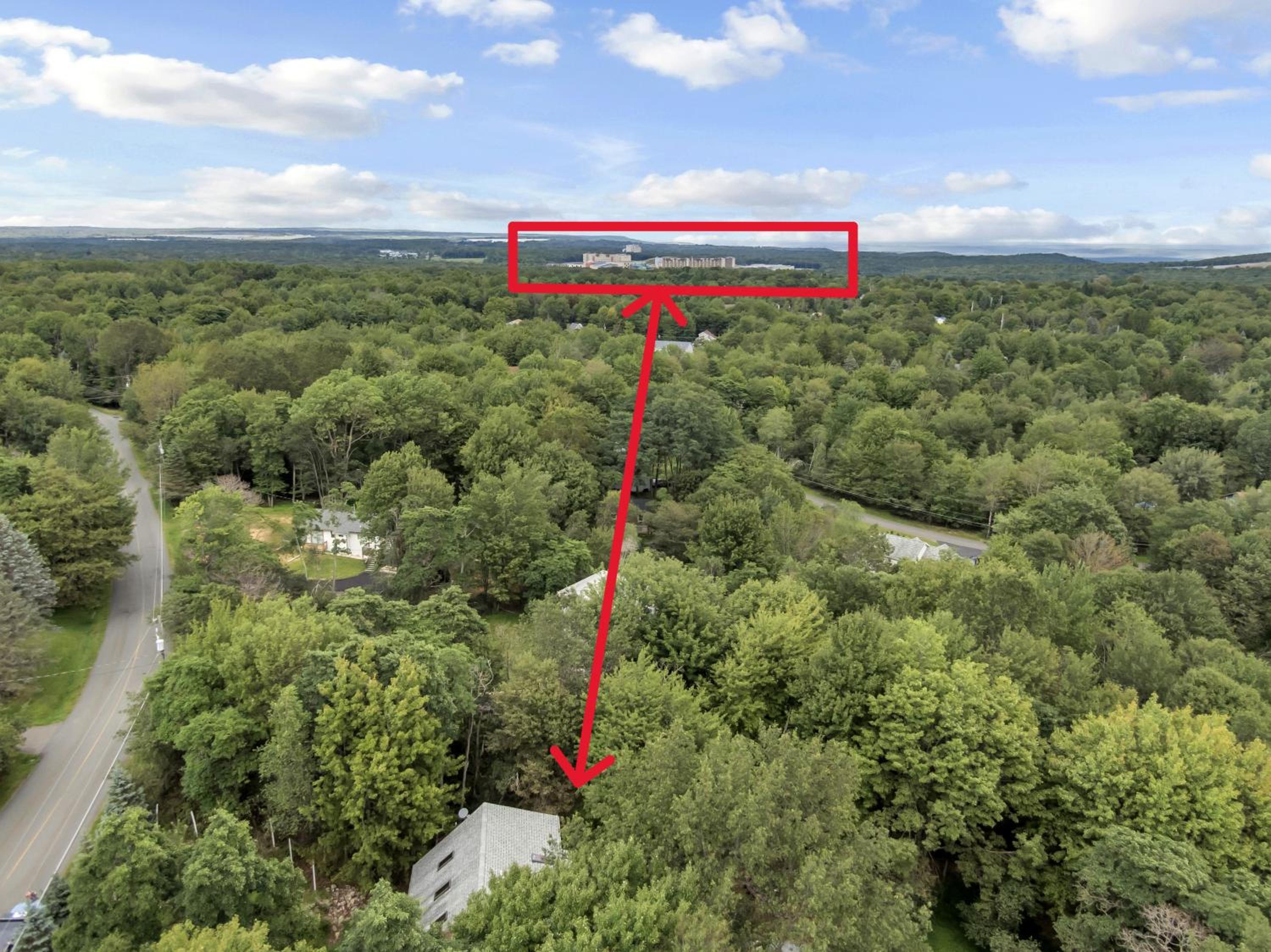 Stunning! Pocono Escape! HotTub Sauna Pool Ski Pet-Friendly Firepit Game Room Fireplace BBQ Lakes Tennis Fishing