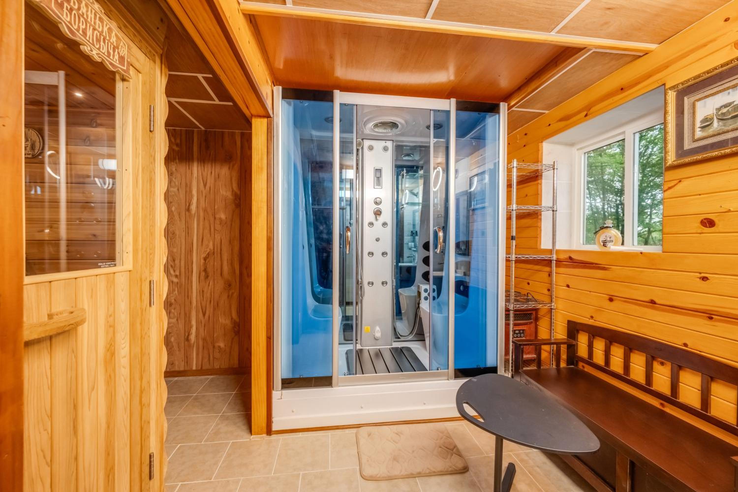 Stunning! Pocono Escape! HotTub Sauna Pool Ski Pet-Friendly Firepit Game Room Fireplace BBQ Lakes Tennis Fishing