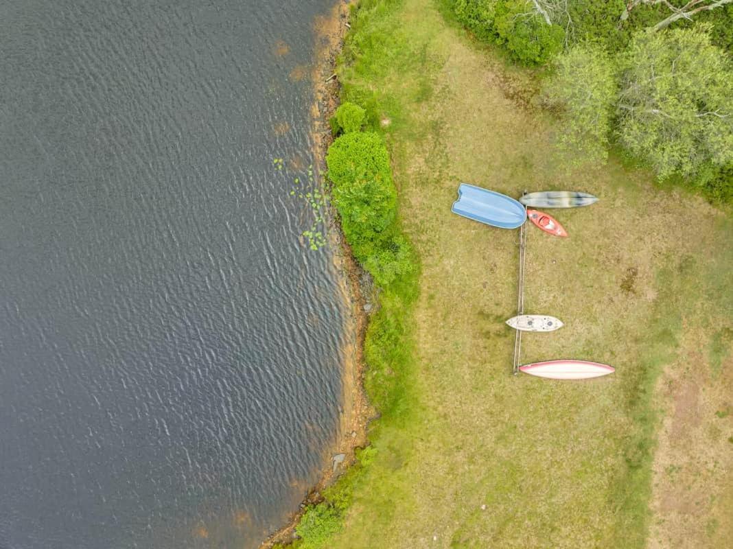 Stunning! Pocono Escape! HotTub Sauna Pool Ski Pet-Friendly Firepit Game Room Fireplace BBQ Lakes Tennis Fishing