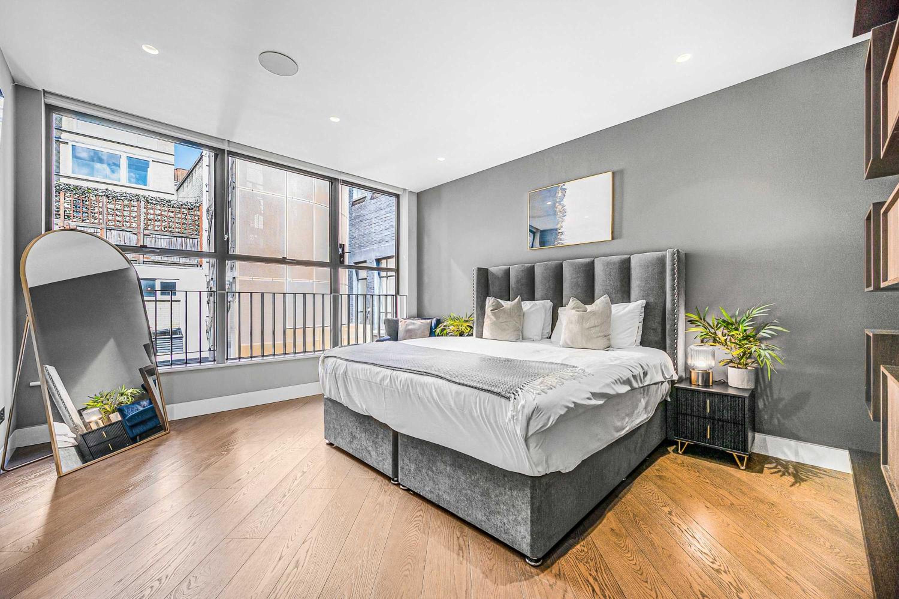 Sophisticated 2-Bed House with AC in Soho