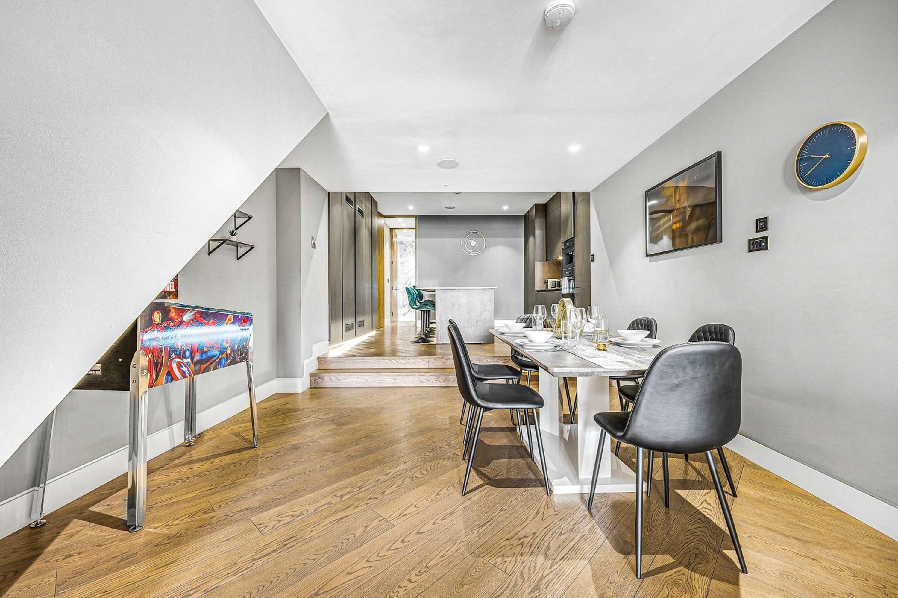 Sophisticated 2-Bed House with AC in Soho