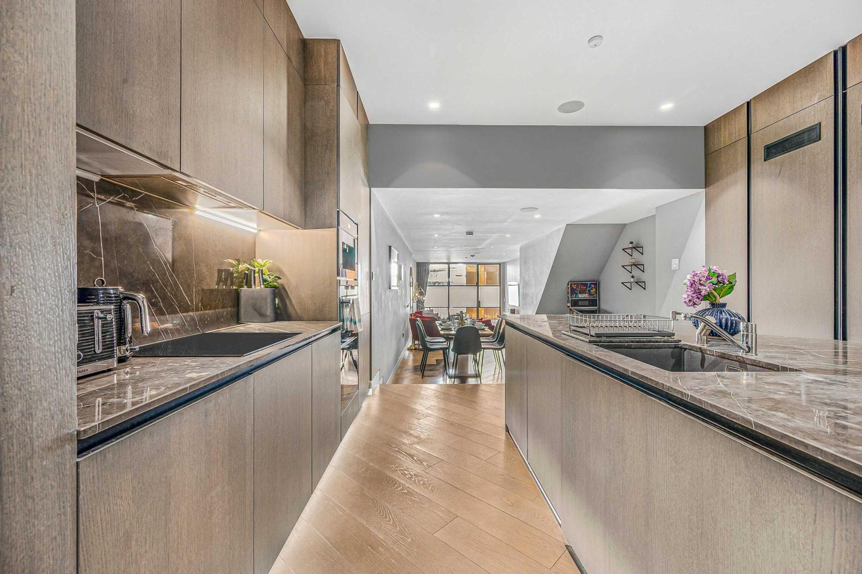 Sophisticated 2-Bed House with AC in Soho