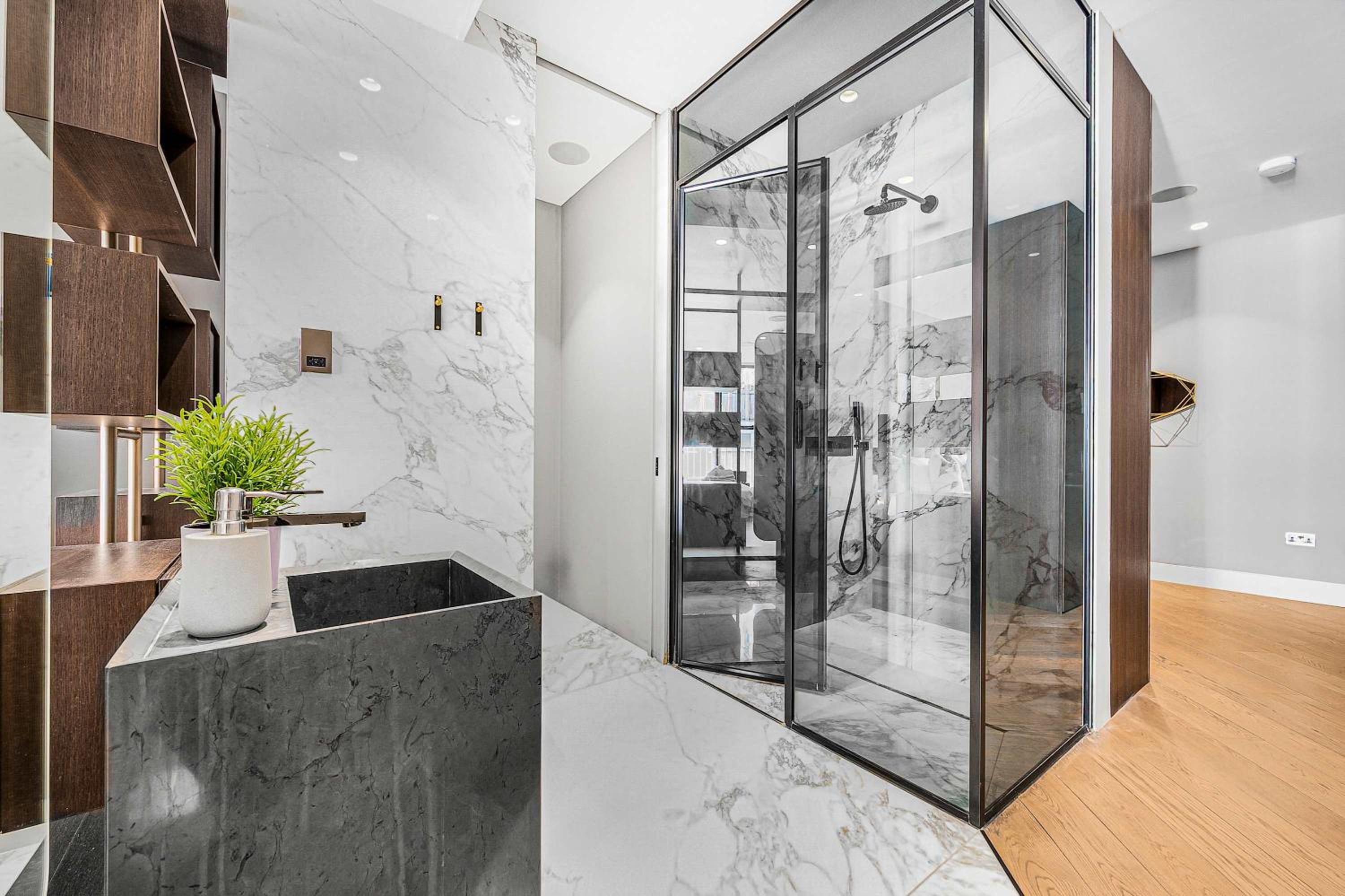 Sophisticated 2-Bed House with AC in Soho