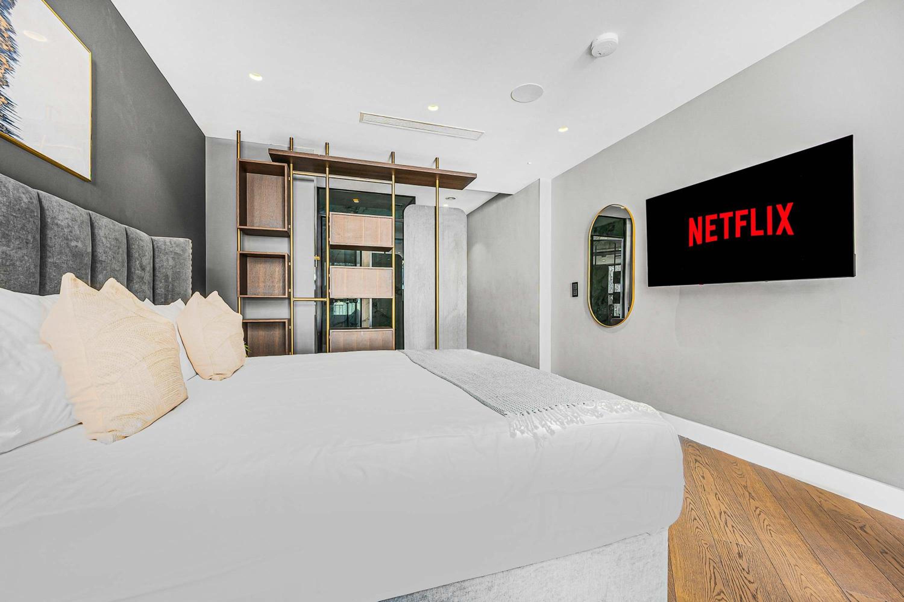 Sophisticated 2-Bed House with AC in Soho