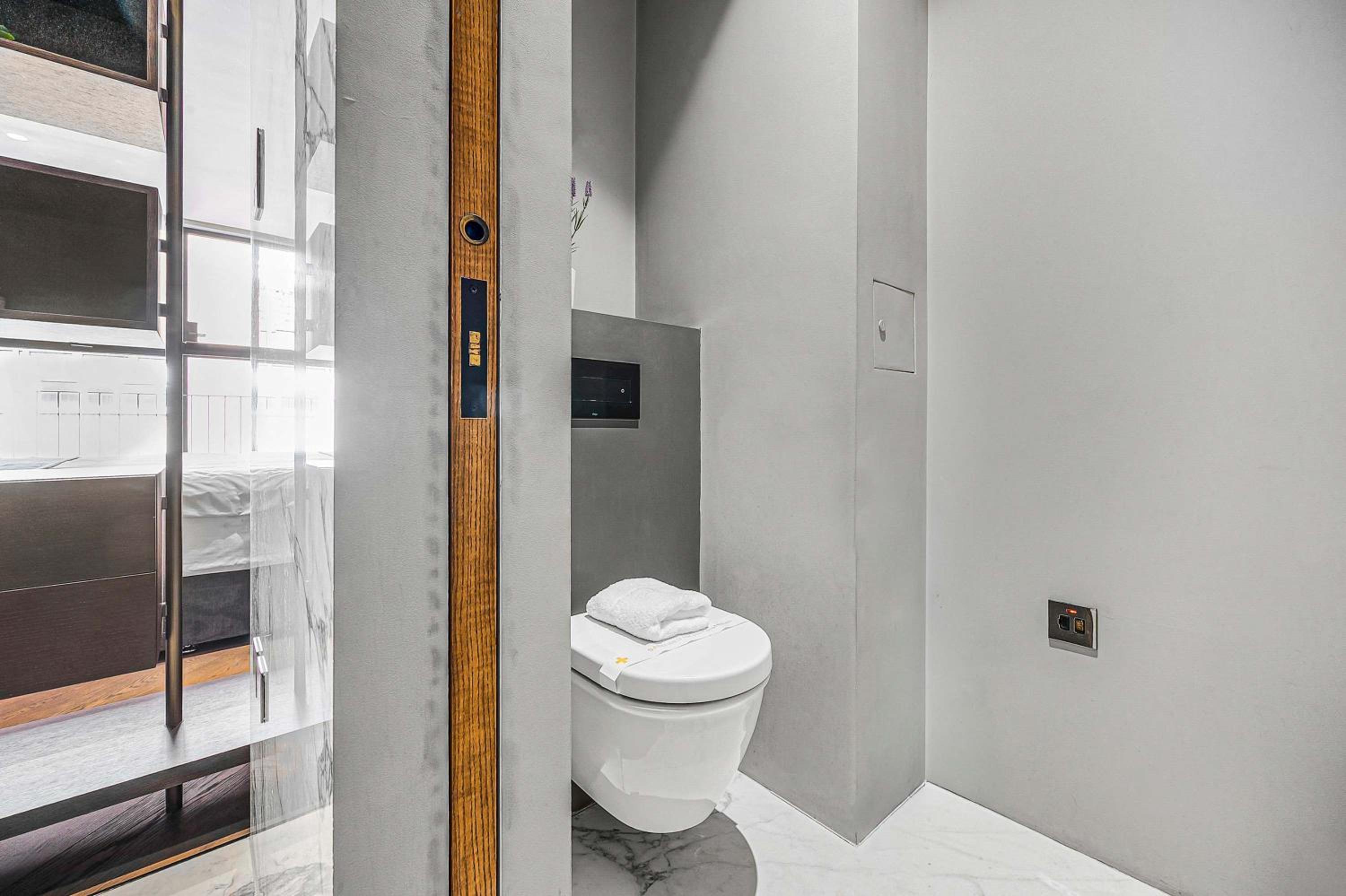 Sophisticated 2-Bed House with AC in Soho