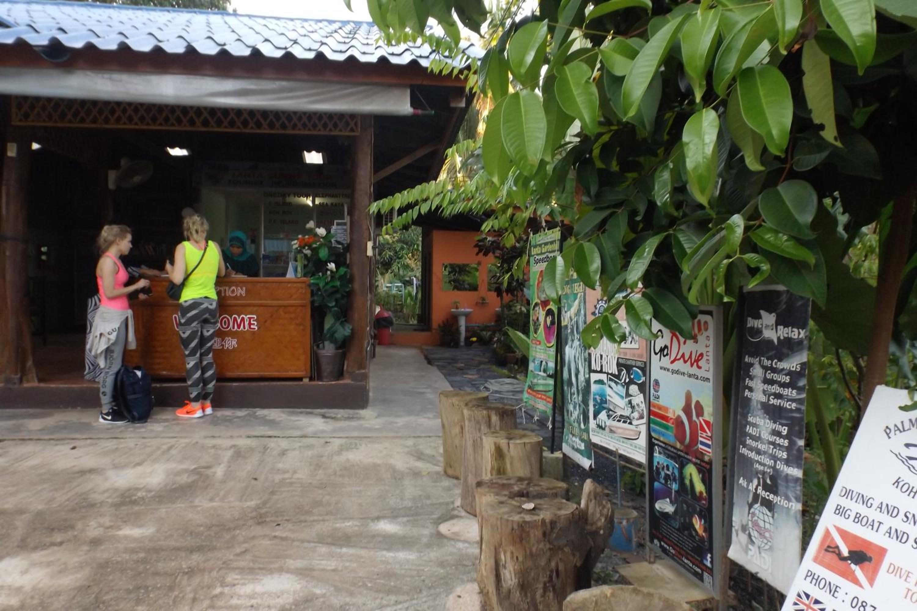 Lanta Long Beach Hostel