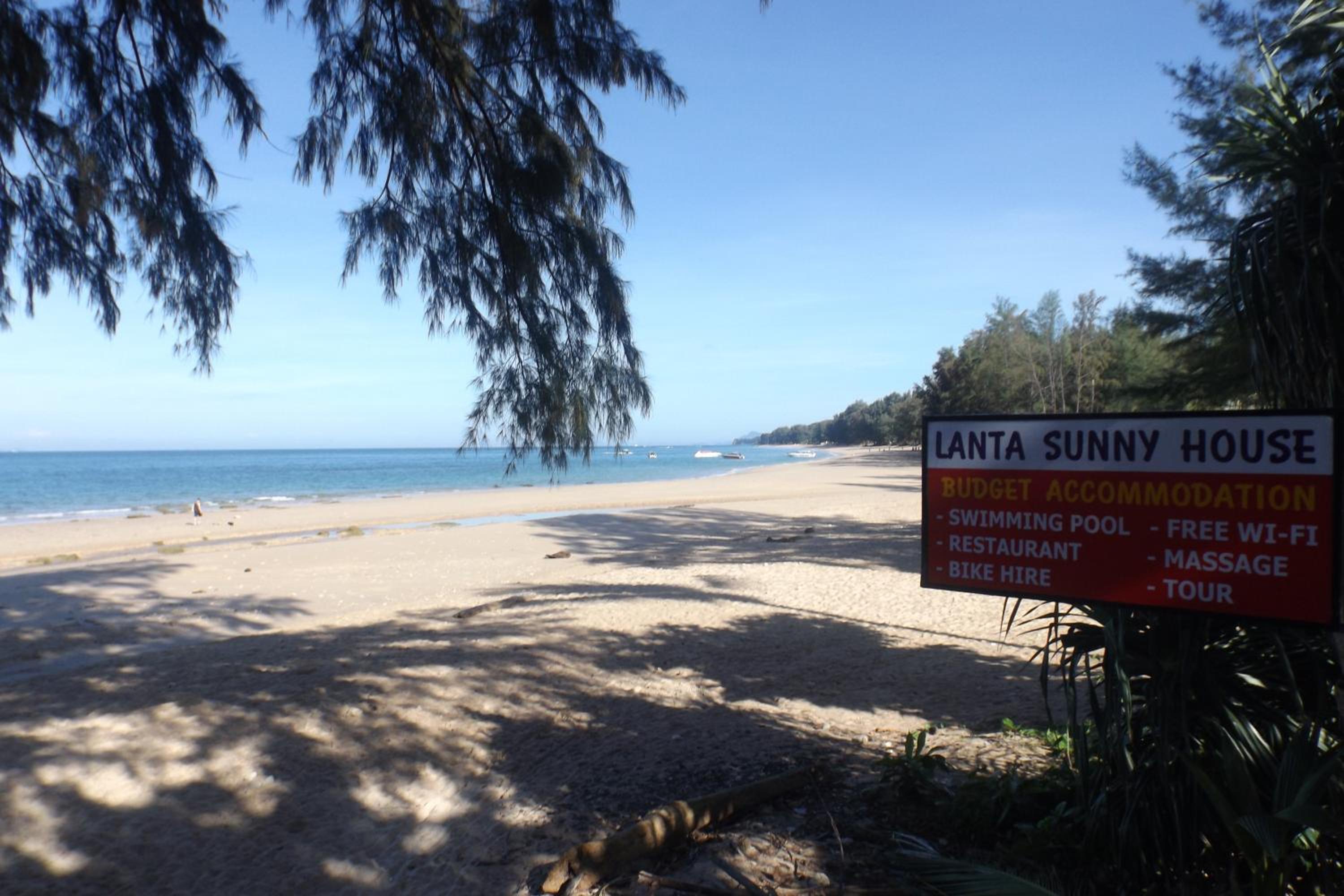 Lanta Long Beach Hostel
