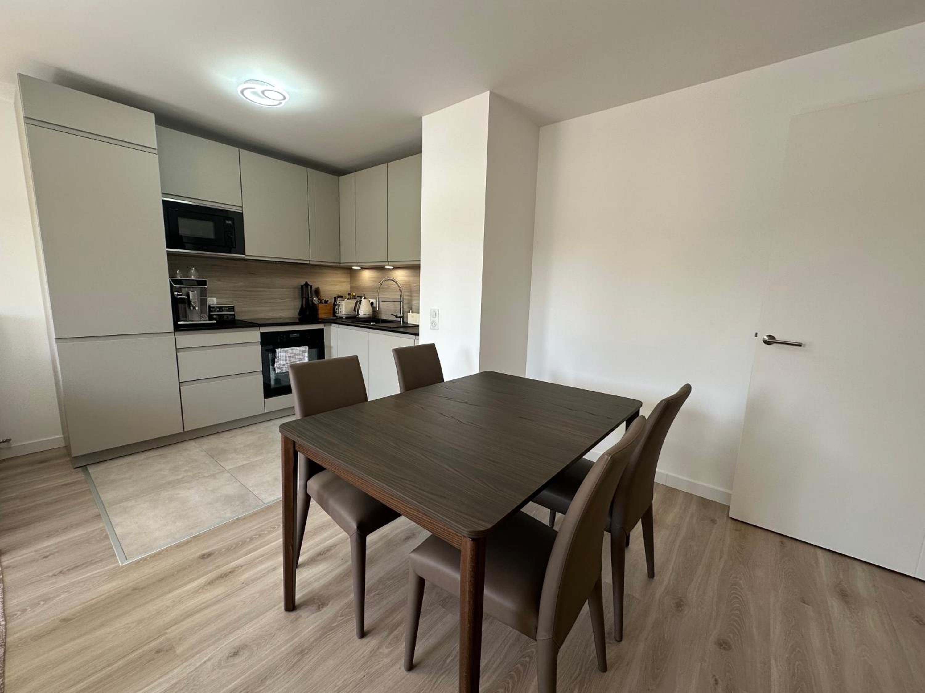 Confort et Style garantis, Près Paris, Seine & RER A, Parking Privé Gratuit
