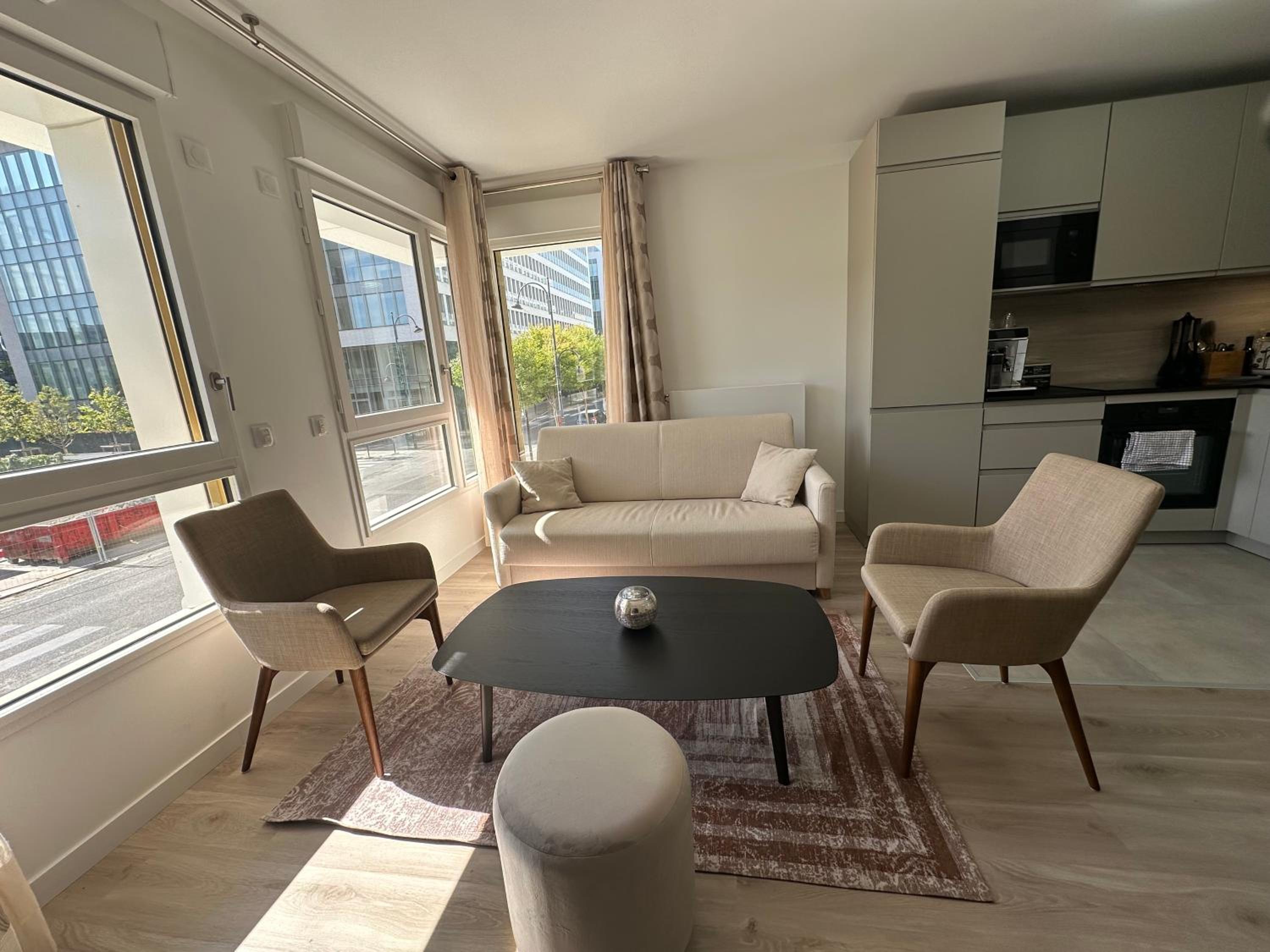 Confort et Style garantis, Près Paris, Seine & RER A, Parking Privé Gratuit