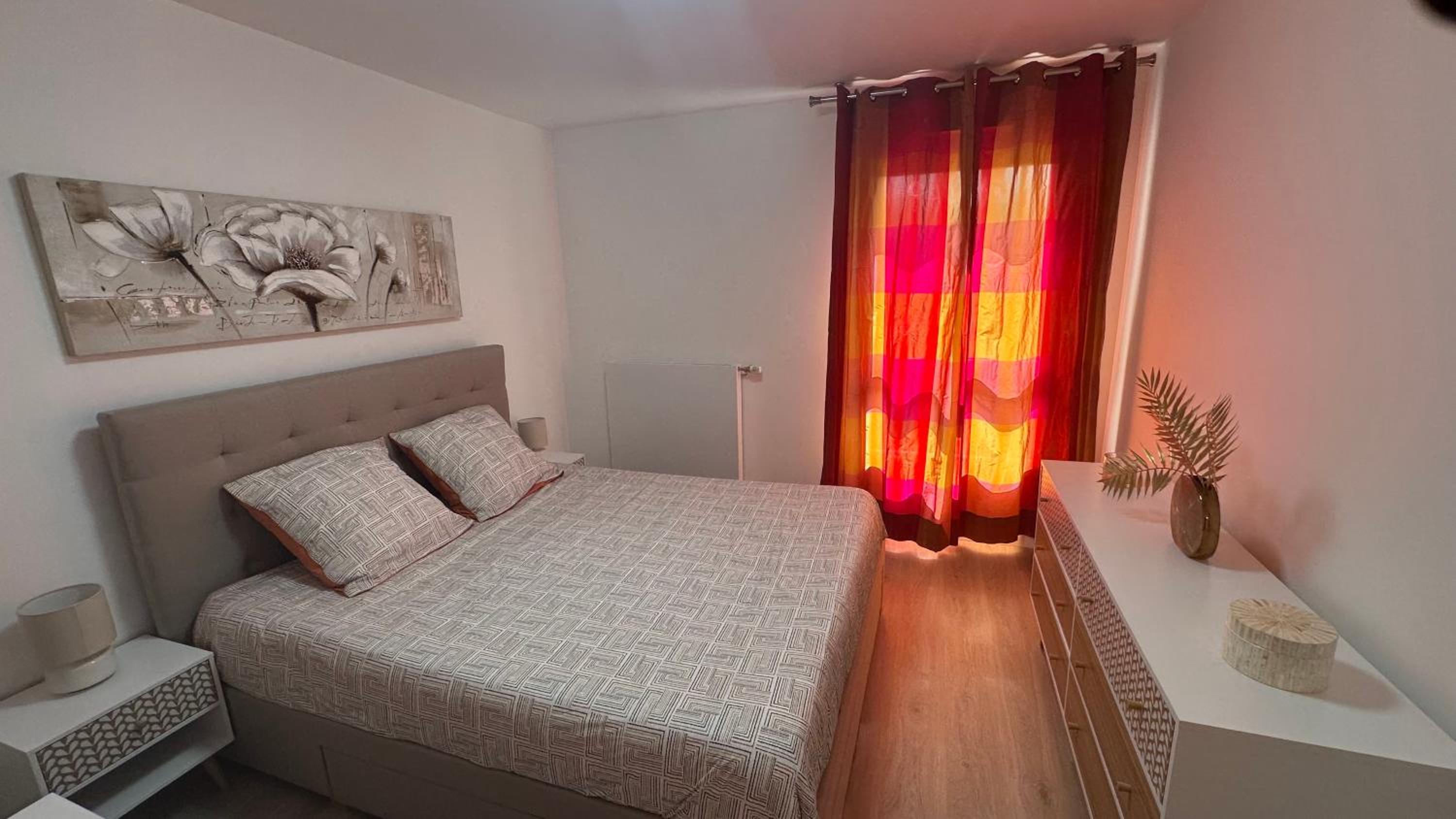 Confort et Style garantis, Près Paris, Seine & RER A, Parking Privé Gratuit