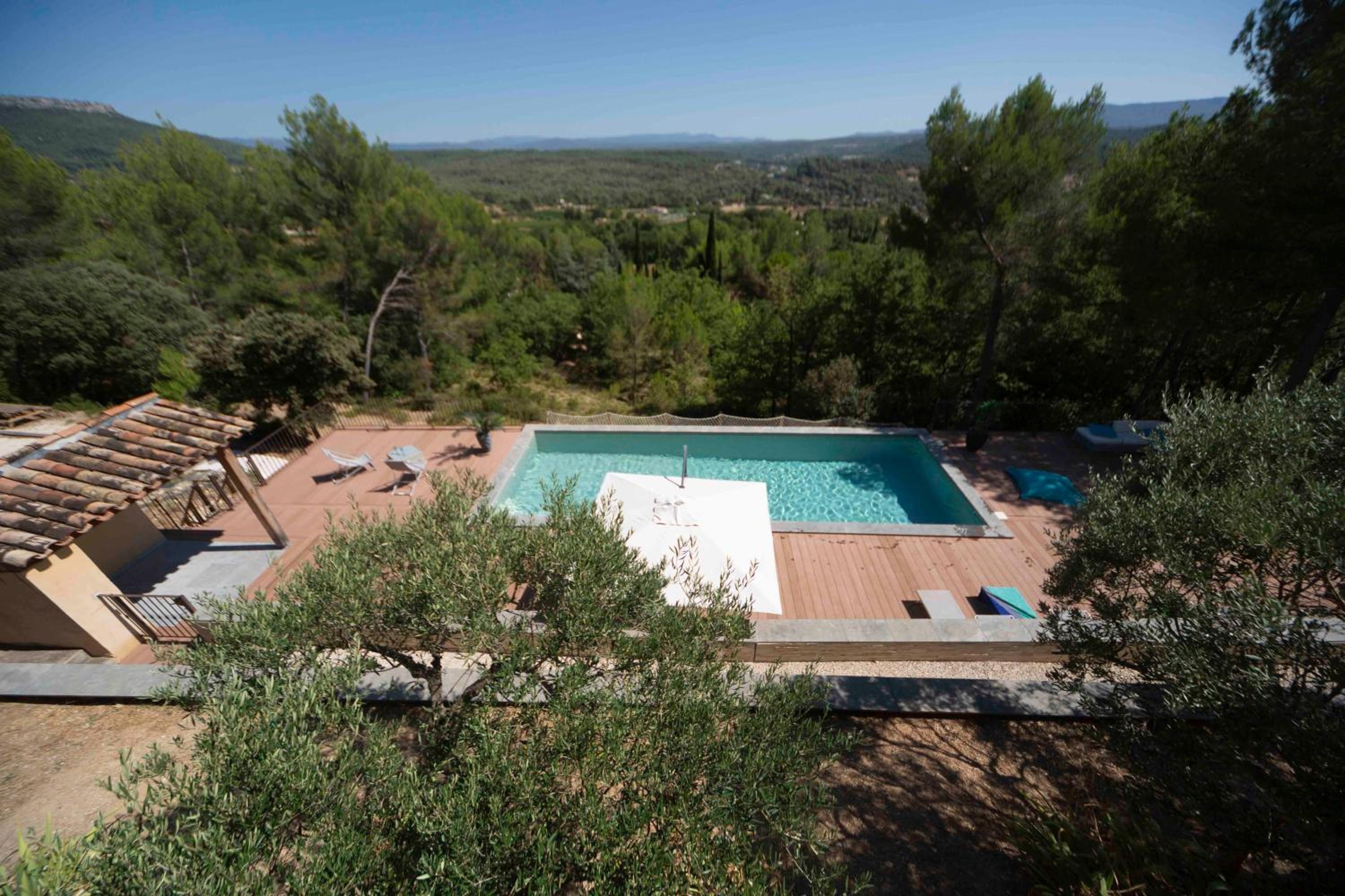 Independent Panoramic Studio with Pool - Le Tholonet
