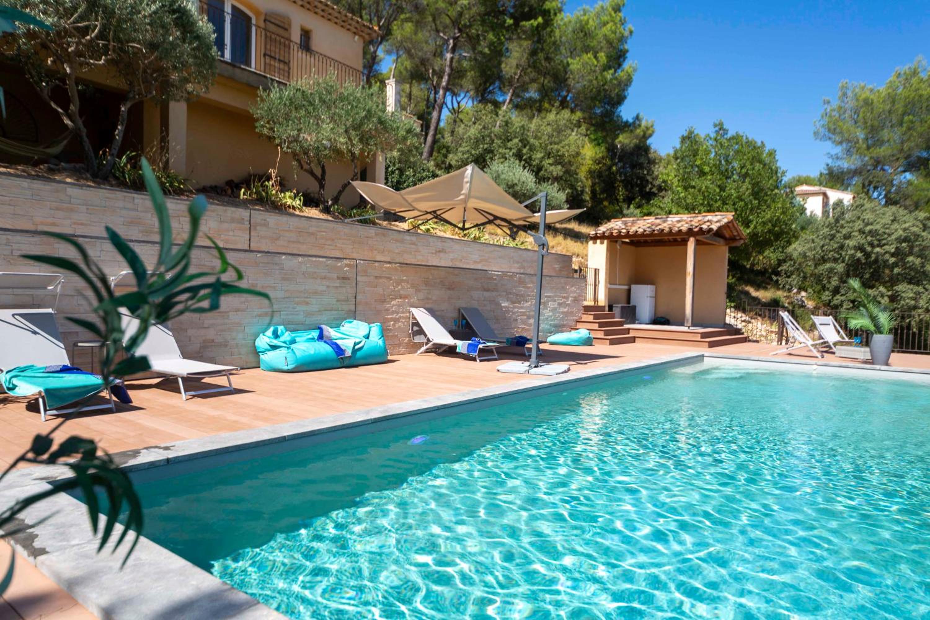 Independent Panoramic Studio with Pool - Le Tholonet